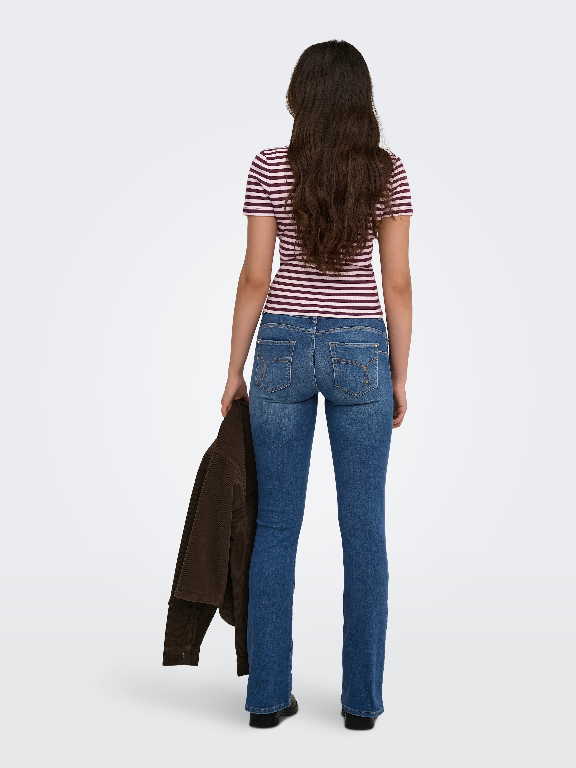 ONLY T-shirt à manches courtes »ONLVAL S/S O-NECK STRIPE TOP JRS« mélange de coton, coupe régulière, petite broderie cœur