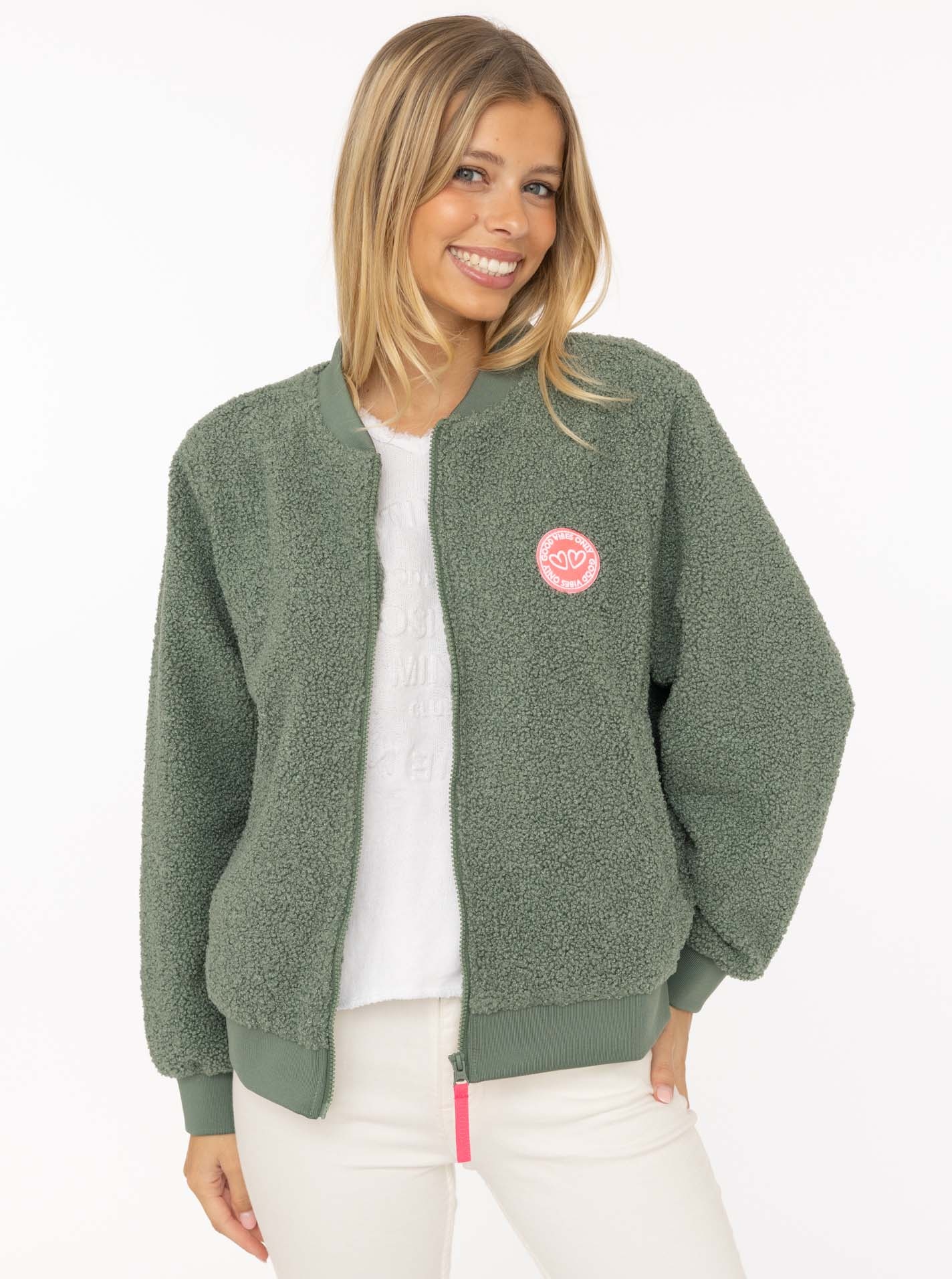 Image of Zwillingsherz Bomberjacke ""Good Vibes"" ohne Kapuze grosse Herzen auf dem Rücken