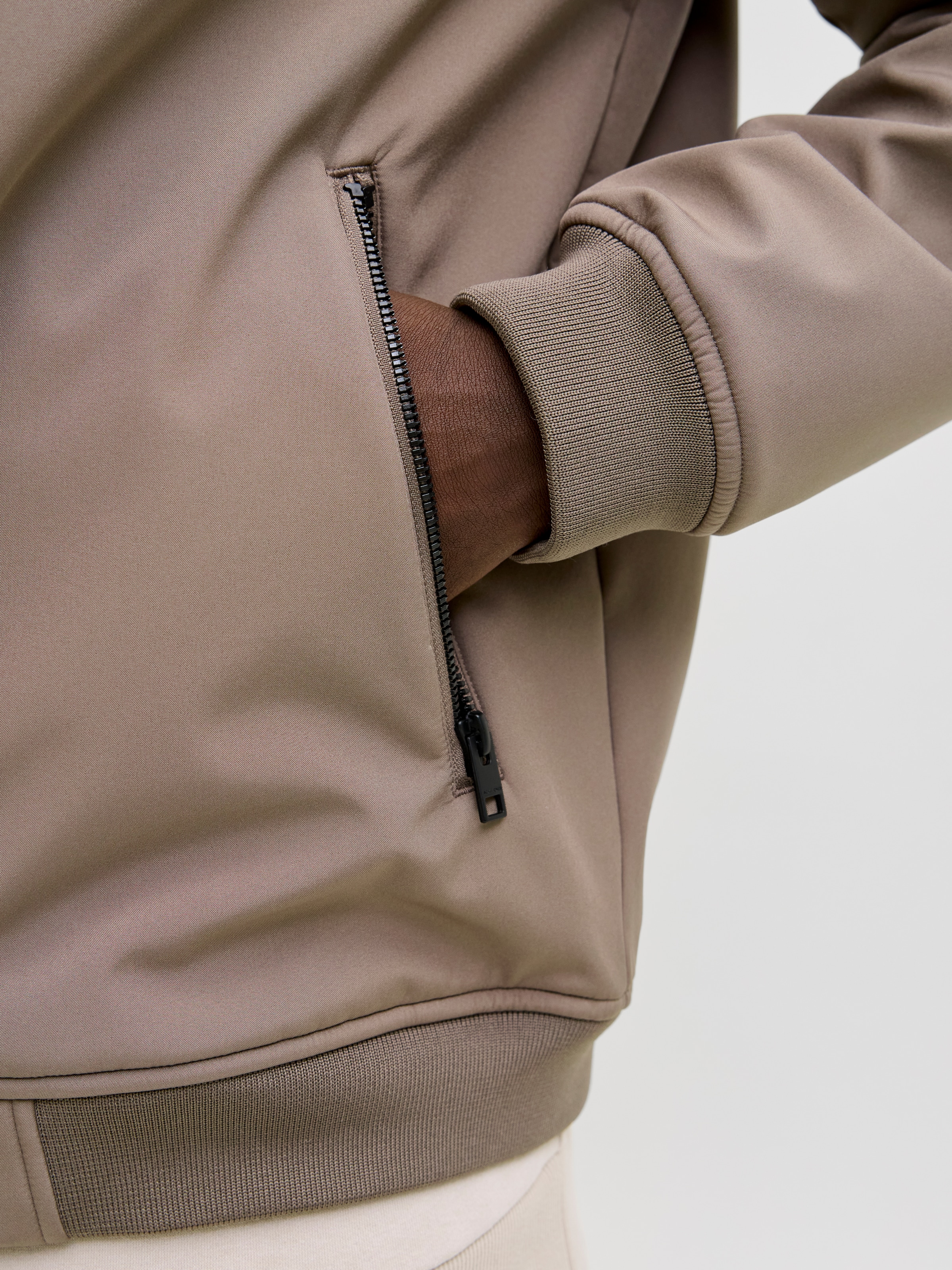 Jack & Jones Veste softshell »JJEBASIC mit wasserabweisender Funktion« mit Kapuze Kunstfaser, regular fit