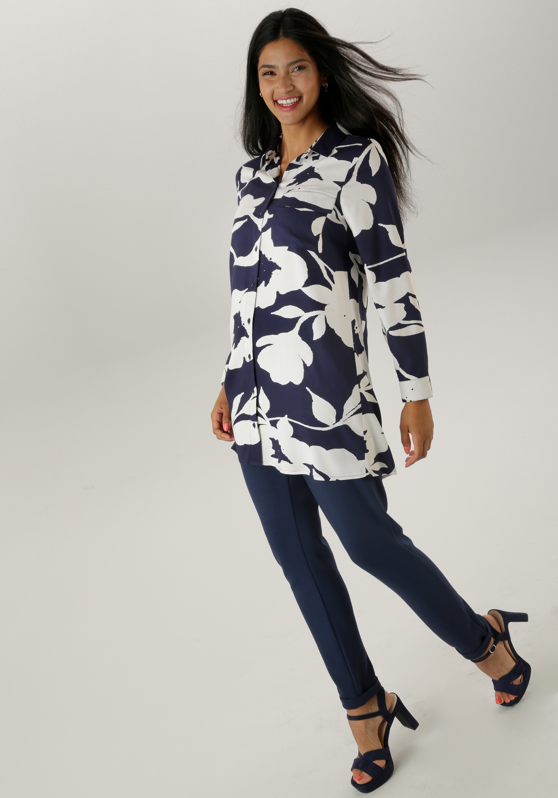 Aniston SELECTED Longbluse, mit attraktiver Musterung und krempelbaren Ärmeln