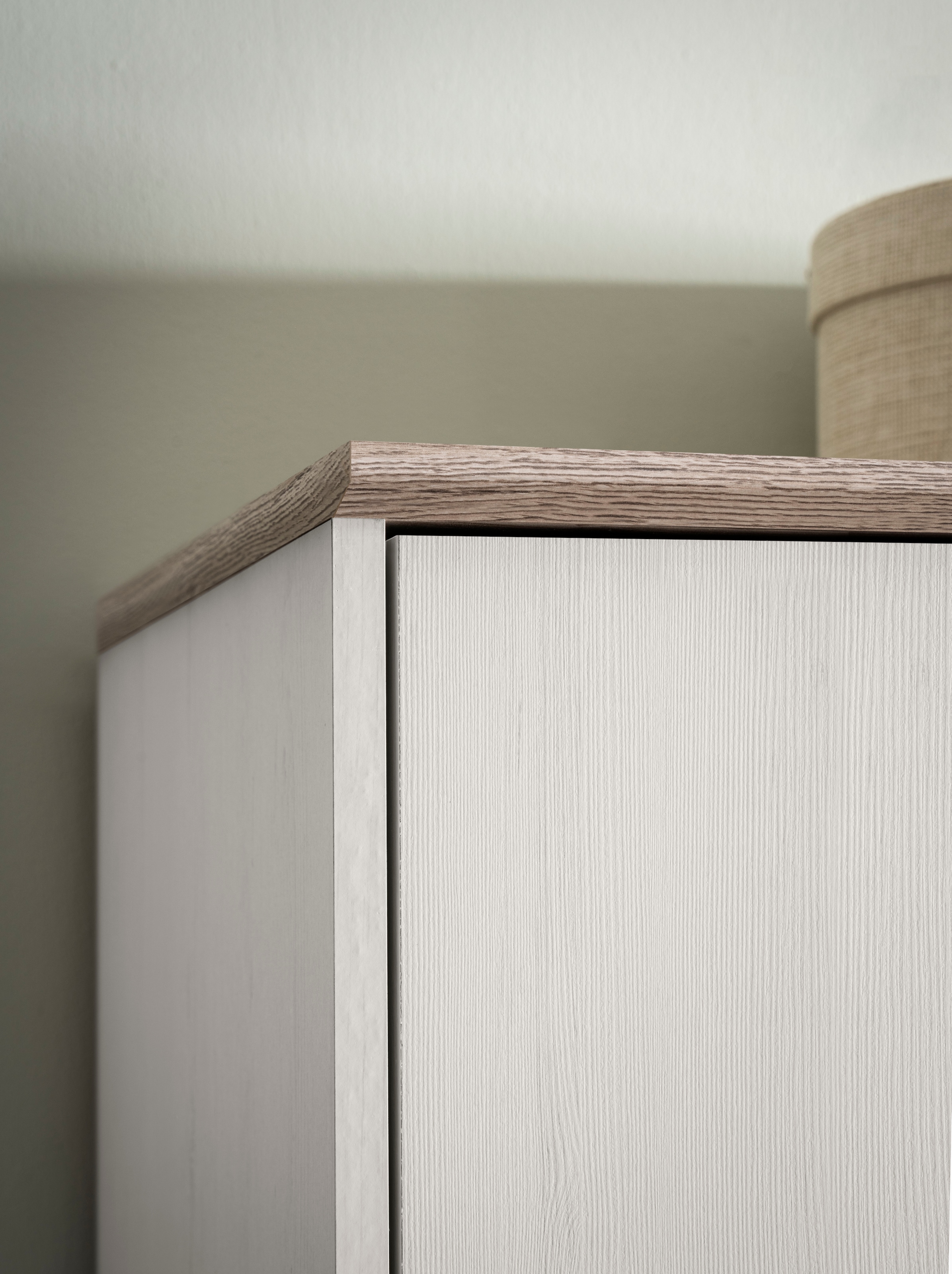 Home affaire Kleiderschrank »LiLLE, Drehtürenschrank im Landhausstil, Schrank mit Metallgriffen« viel Stauraum, mit Kleiderstange u Einlegeböden, vielseitig einsetzbar