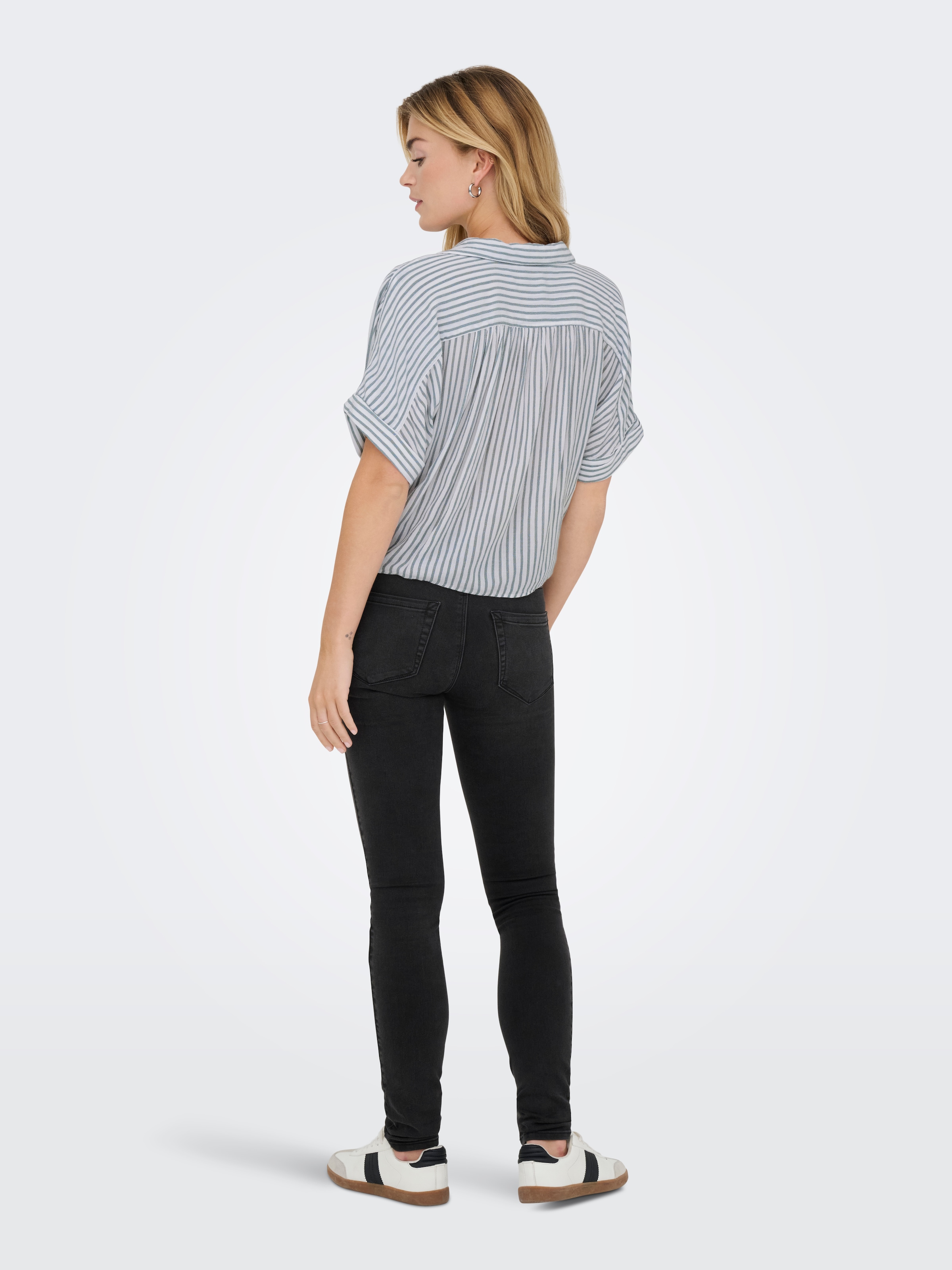ONLY Blouse à manches courtes »ONLPAULA LIFE S/S TIE SHIRT WVN NOOS« Viskose, regular fit