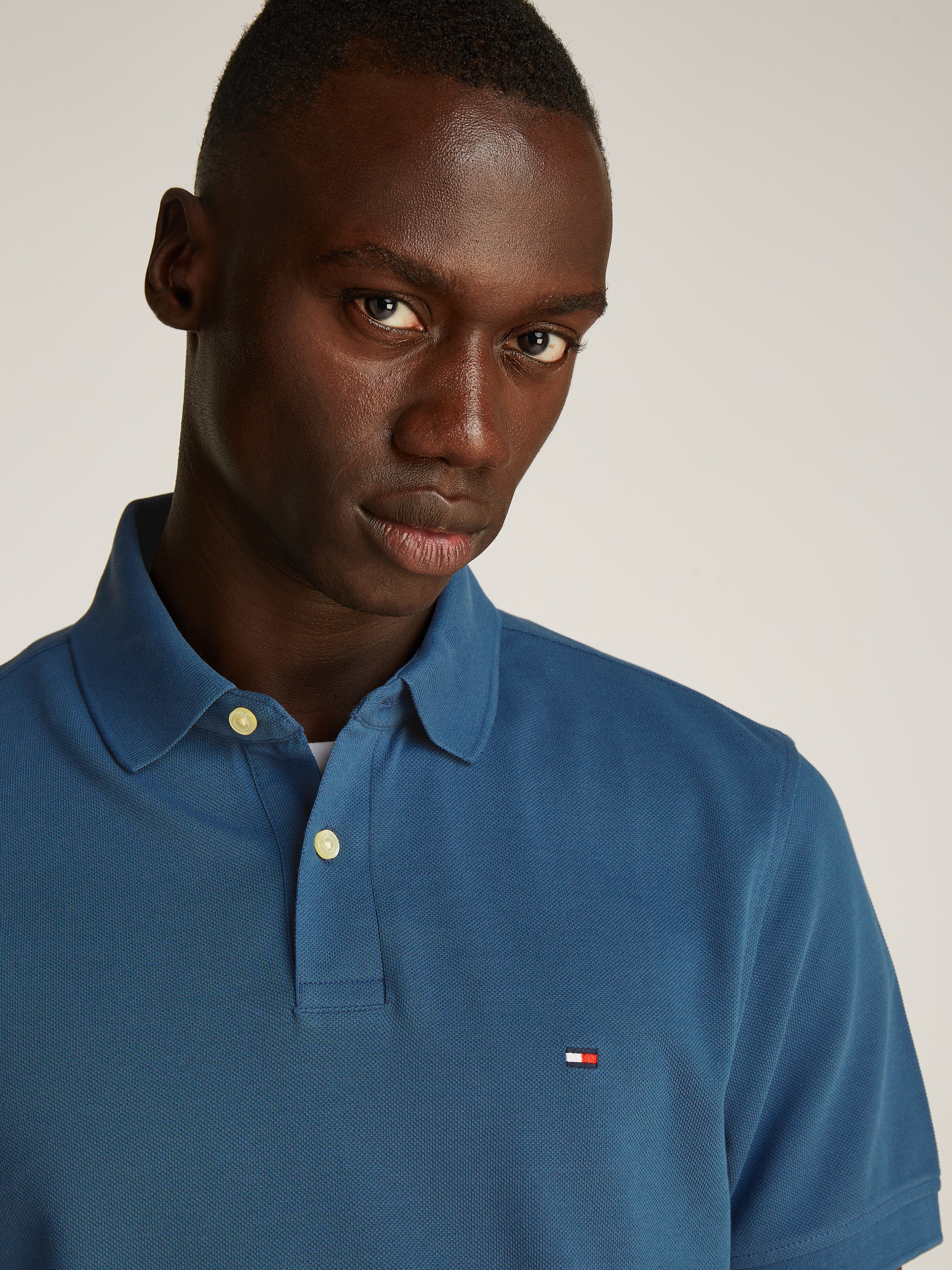 Tommy Hilfiger Polo »1985 REGULAR POLO mit Kontraststreifen und Knopfleiste« unifarben, sportlich, regular fit, Baumwollmix, Polokragen