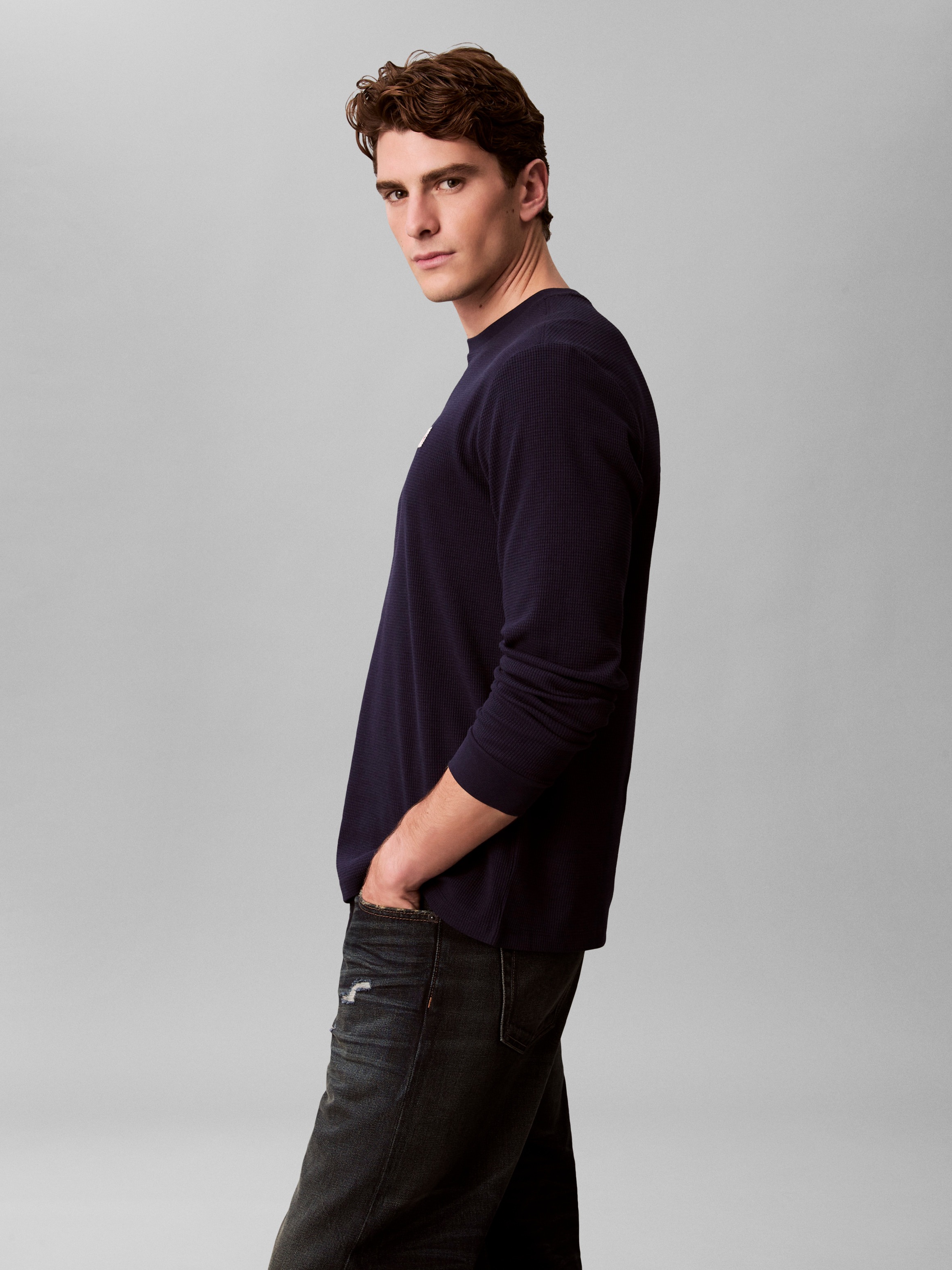 Calvin Klein Jeans T-shirt à manches longues »LS WAFFLE BADGE CREWNK TEE« avec encolure ronde