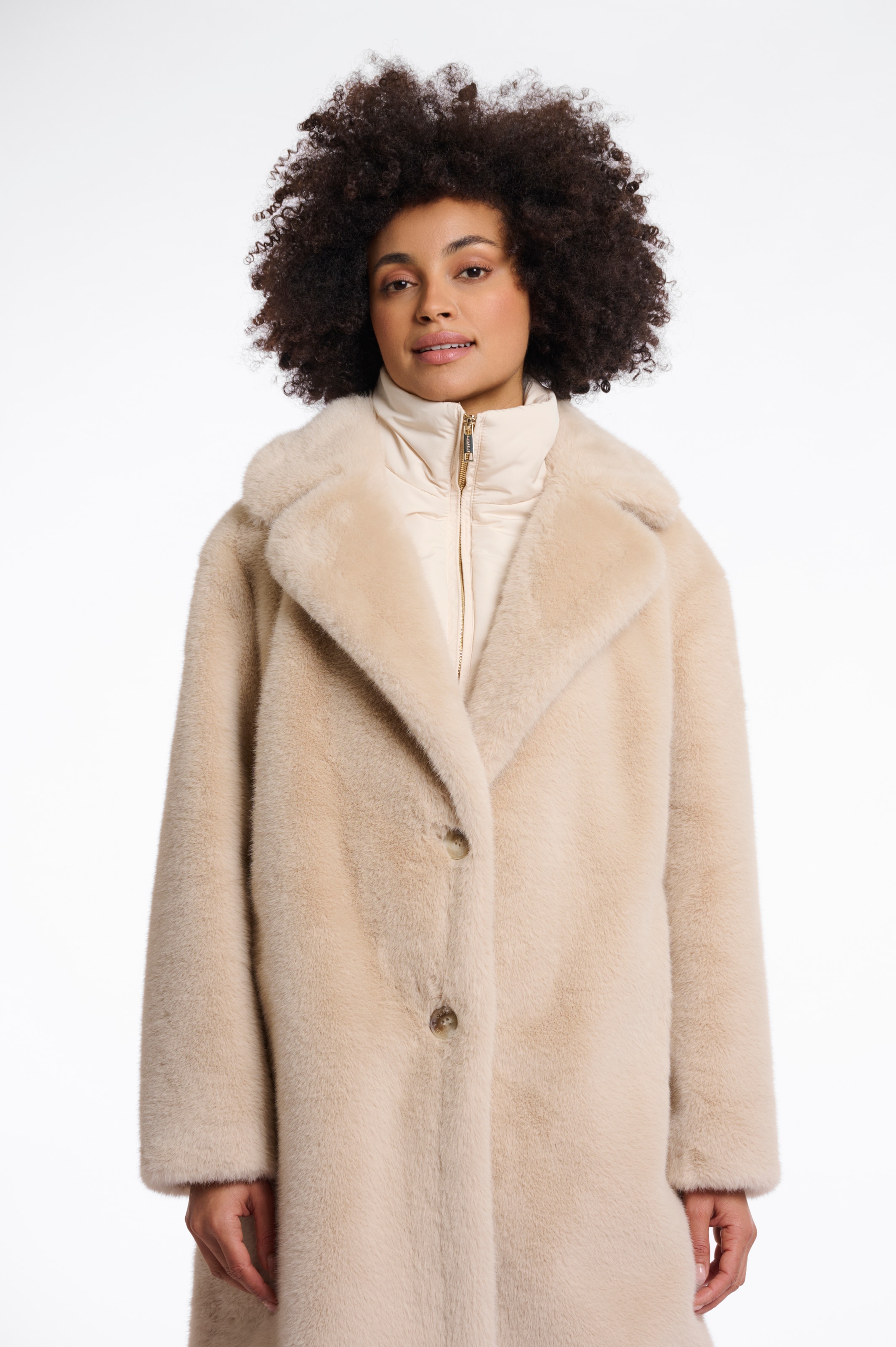 Rino & Pelle Manteau en imitation fourrure Avec col à revers et fermeture à 2 boutons