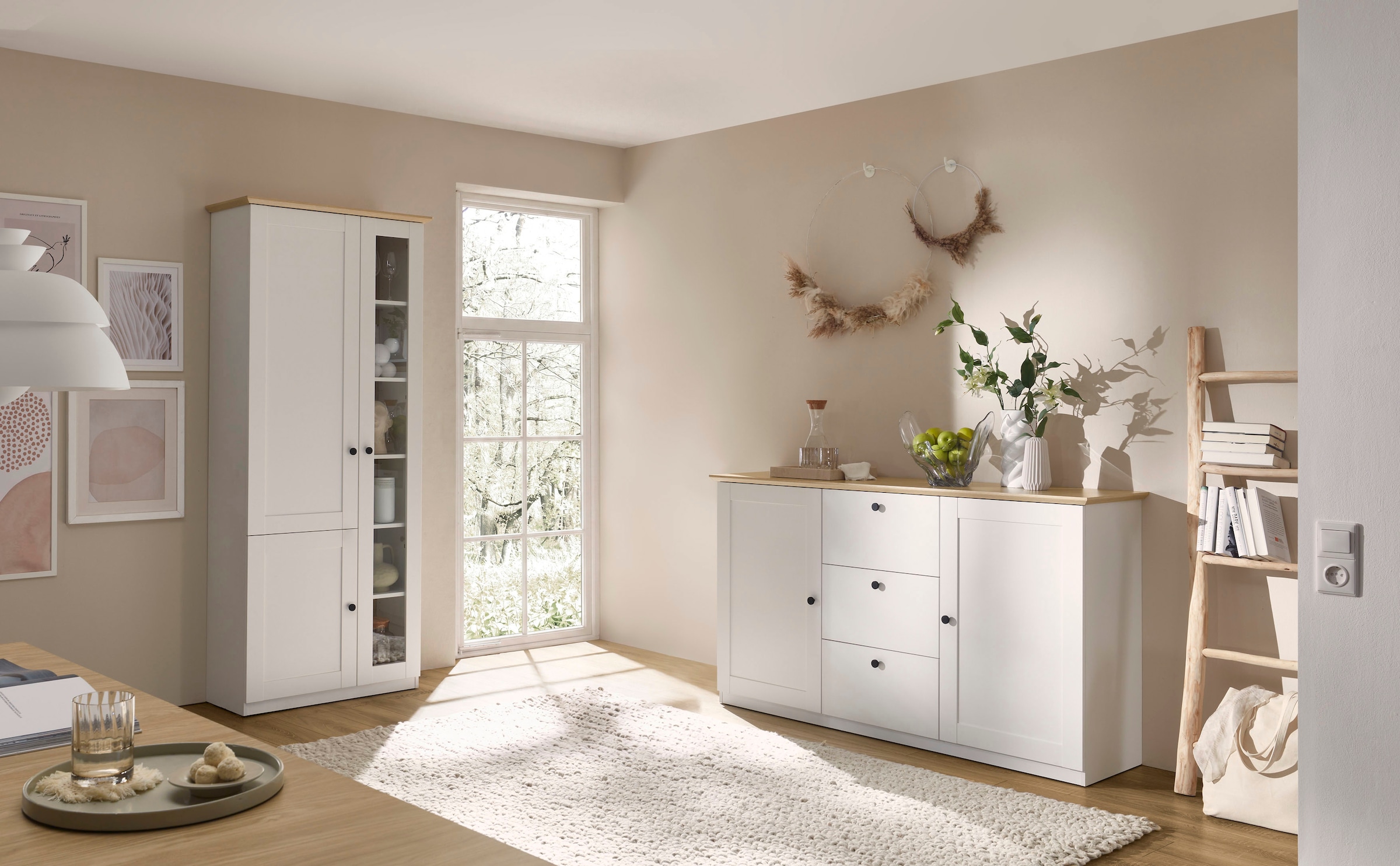 GOODproduct Vitrine »Brest, Standvitrine im Landhausstil, Glasvitrine, Vitrinenschrank« schwarze Metallgriffe, ausreichend Stauraum, Glastür, 203 cm hoch