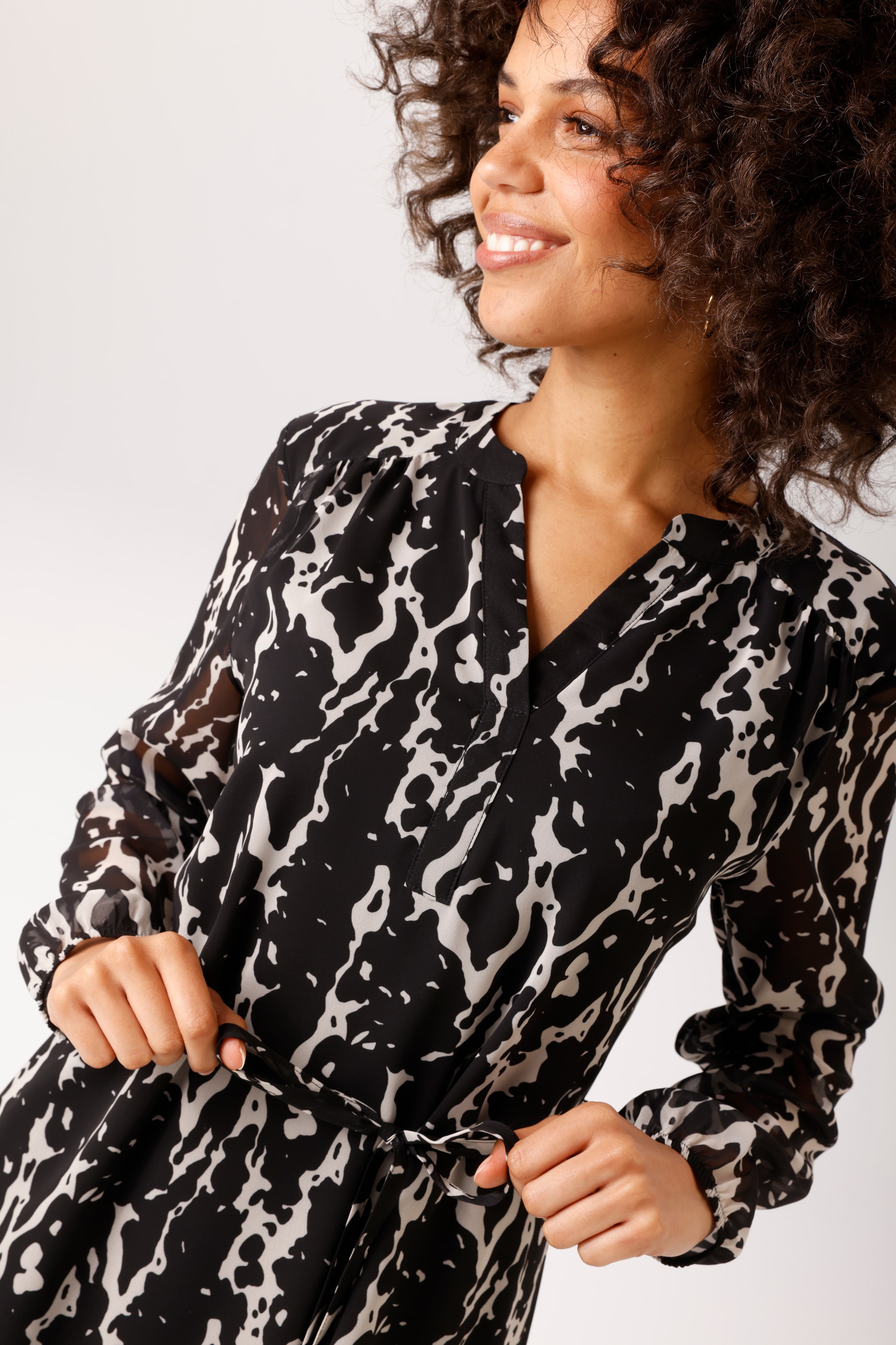 Aniston CASUAL Robe tunique avec lien amovible,  avec imprimé graphique - chaque pièce est unique - NOUVELLE COLLECTION