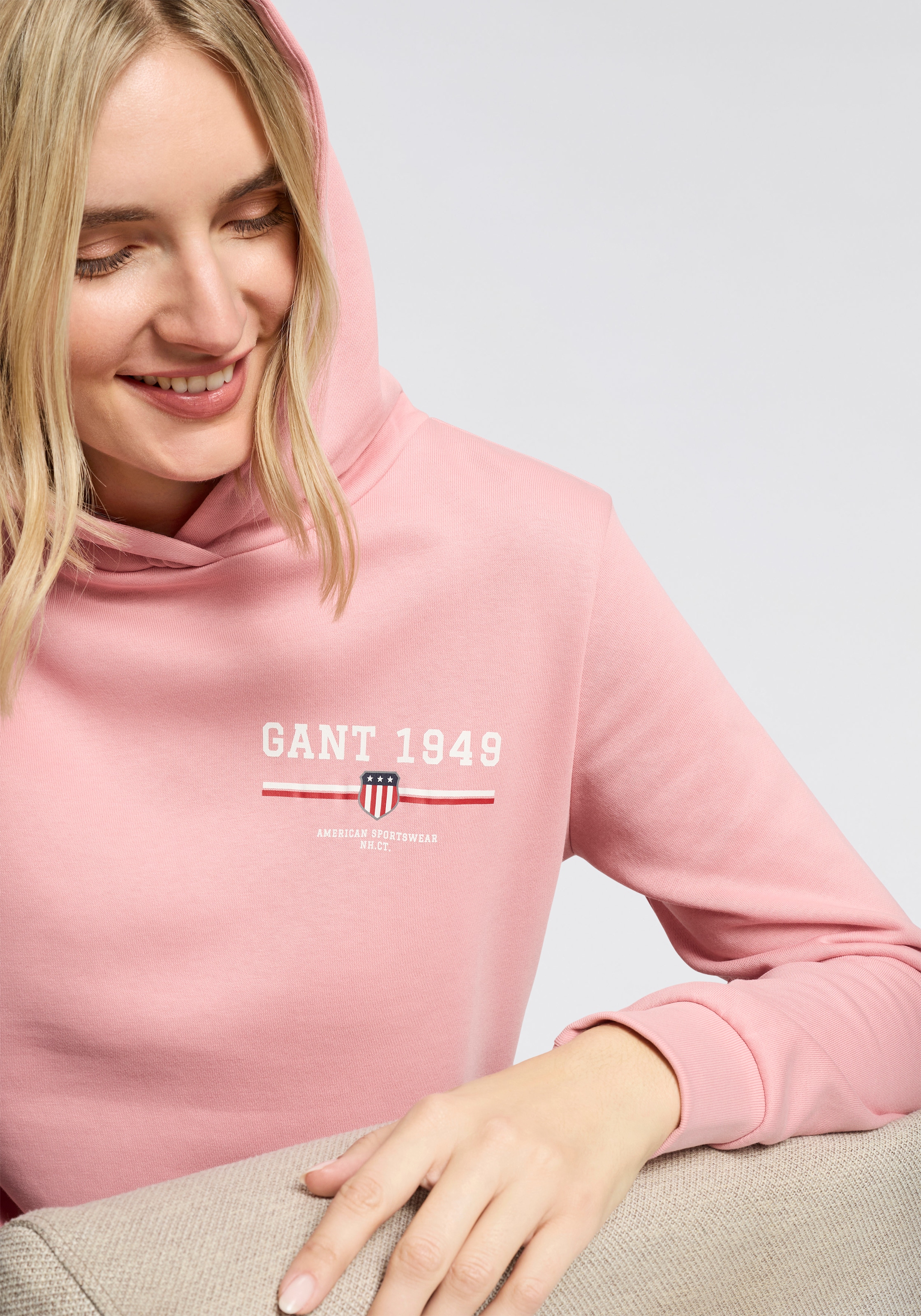 Gant Hoodie »REG GRAPHIC HOODIE« gerippte Abschlüsse, Kapuze ohne Kordel