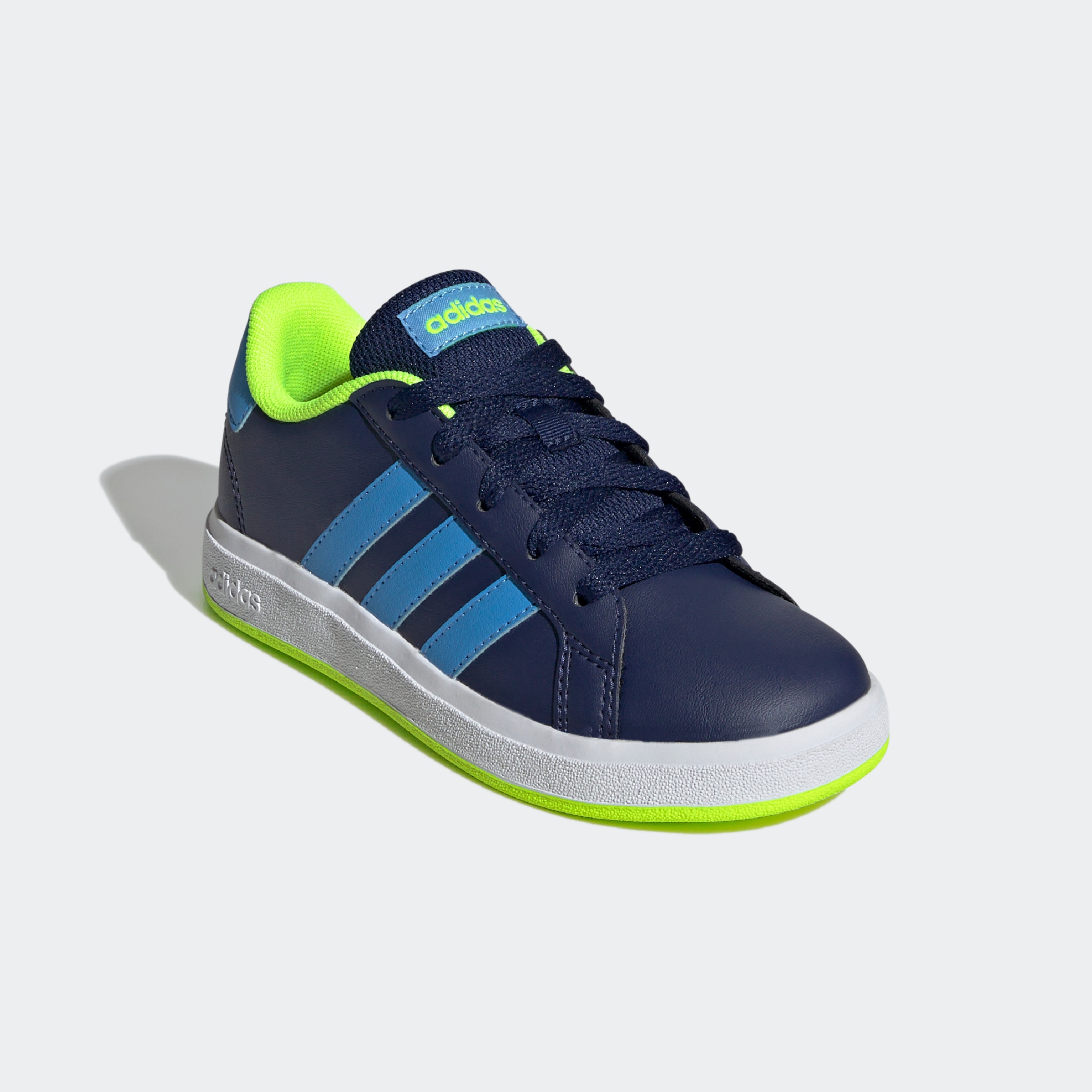 Sneaker »GRAND COURT LIFESTYLE TENNIS LACE-UP«, Design auf den Spuren des adidas...