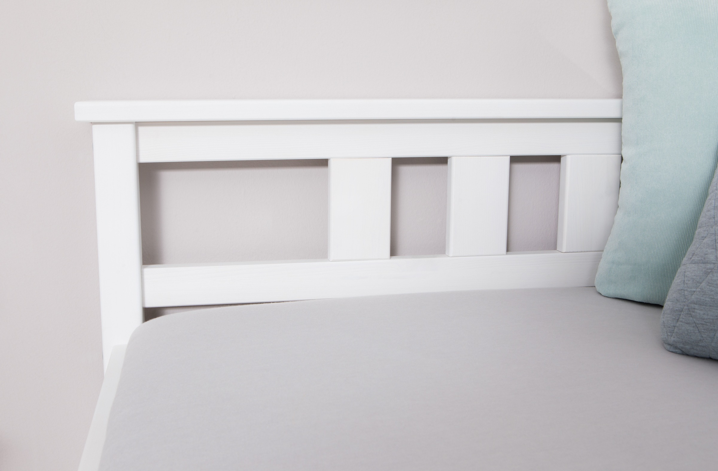 Ticaa Futonbett »Merci«, Einzelbett, aus Kiefer Massivholz, inkl. Rollrost