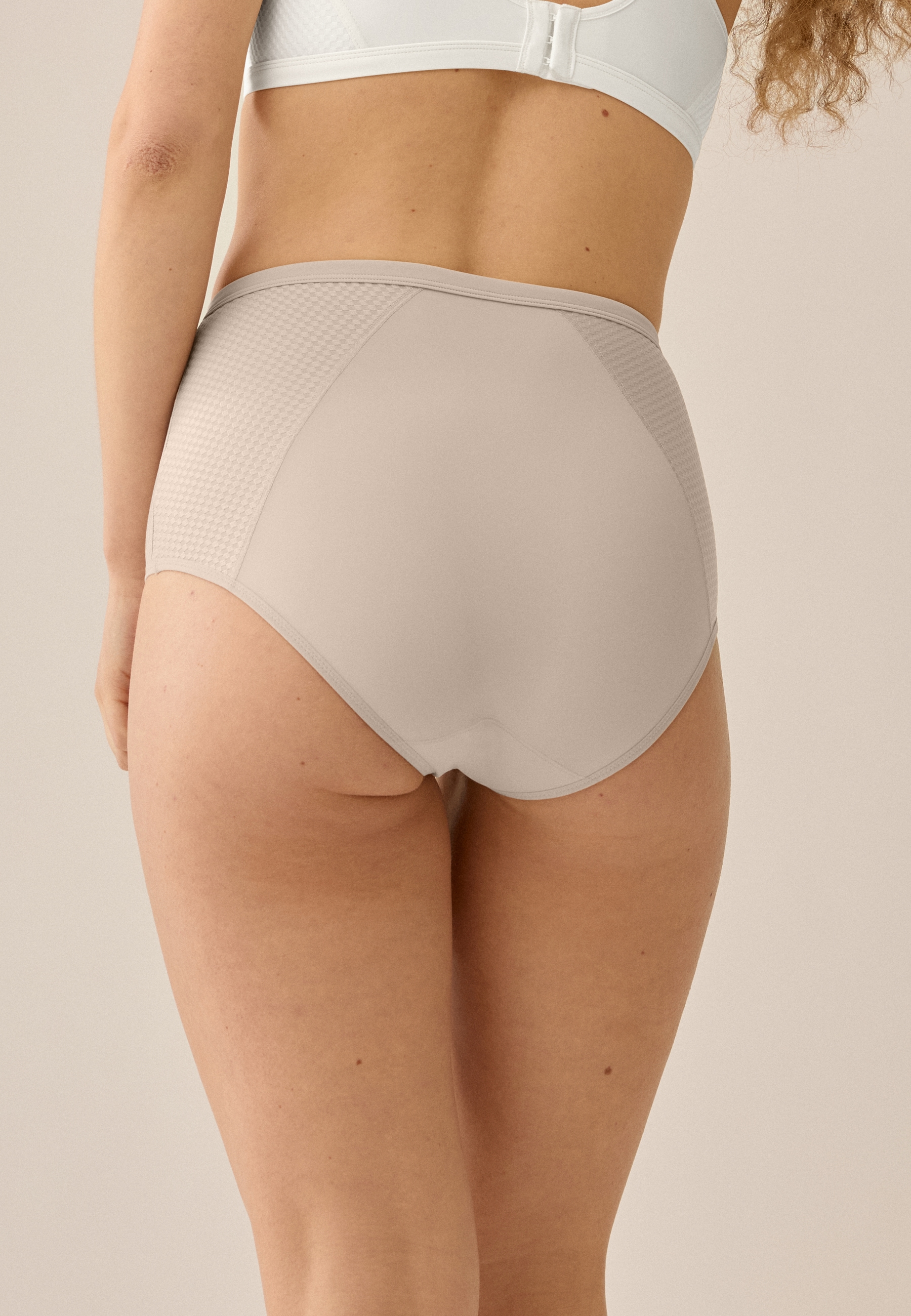 Naturana Taillenslip »Modern Minimizer« -, 1 Stk. tlg., hoch ausgeschnitten, elastisch, figurformend, eng, basic, bequem