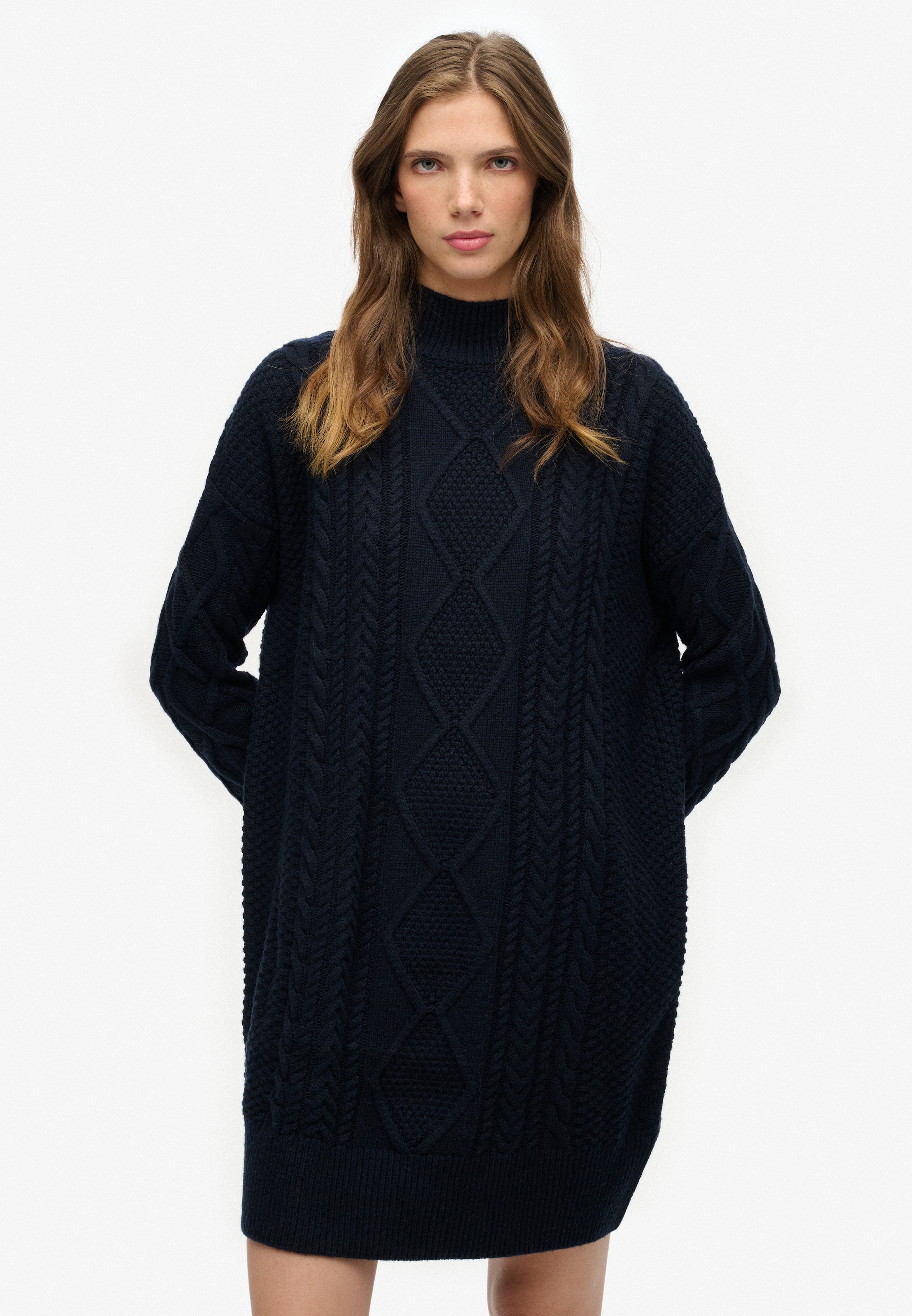 Image of Superdry Strickkleid "SLOUCHY CABLE KNIT DRESS" Materialmix, loose fit, hochwertig mit Woll-Anteil