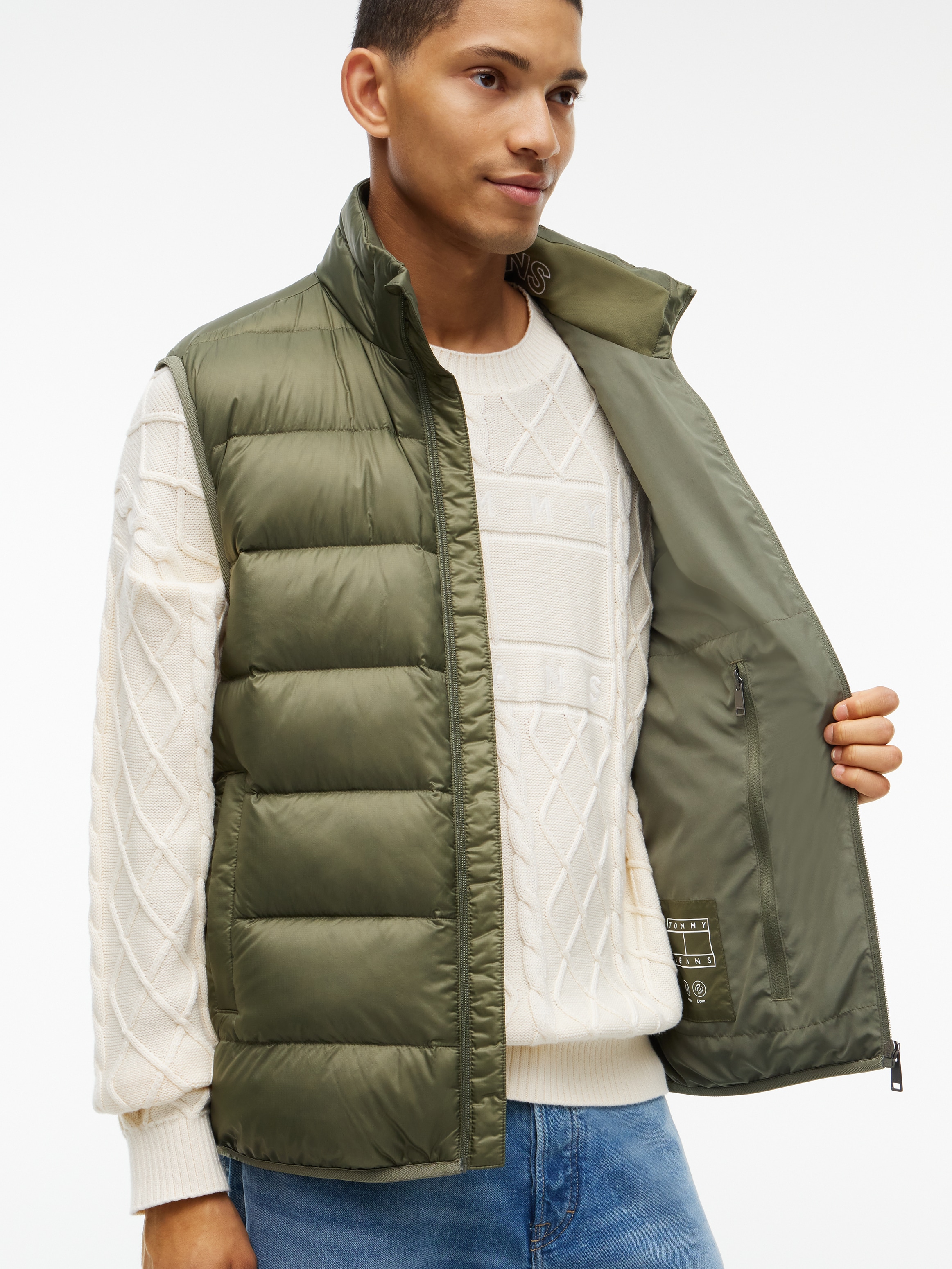 Tommy Jeans Daunenweste »TJM LIGHT DOWN PACKABLE VEST« Regular fit mit Stehkragen, mit Daunenfüllung