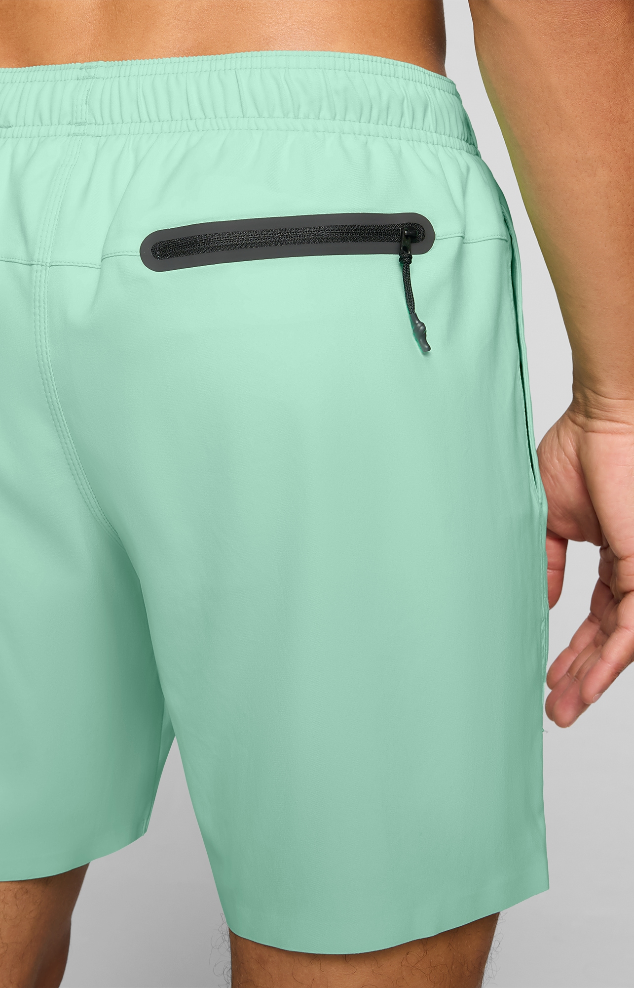 PUMA Short de bain »PUMA SWIM MEN MID SHORTS 1P« fermeture éclair high-tech sur la poche arrière, poches latérales