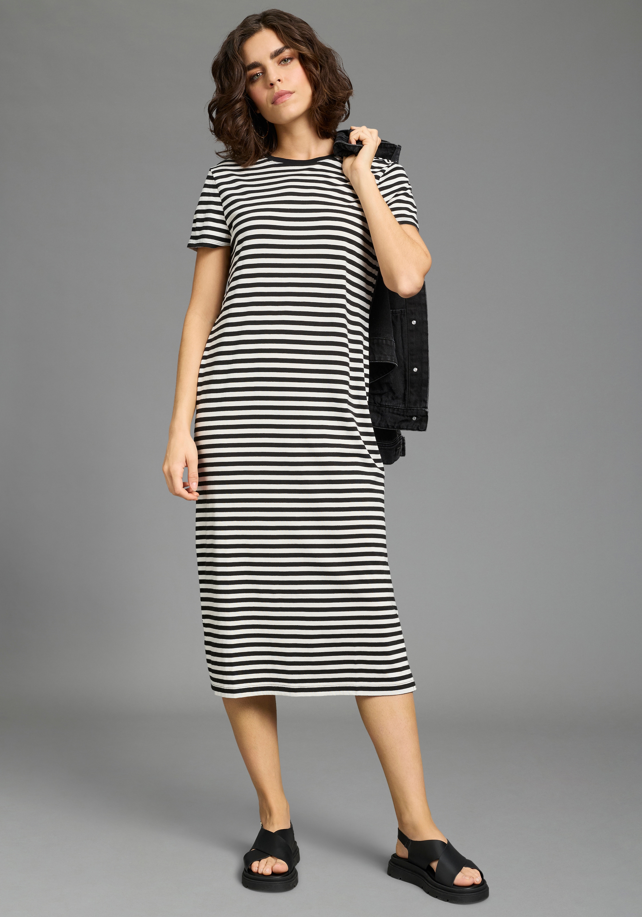 Image of Flashlights Shirtkleid wadenlange Schnittform, aus Single Jersey, mit gestreifter Optik