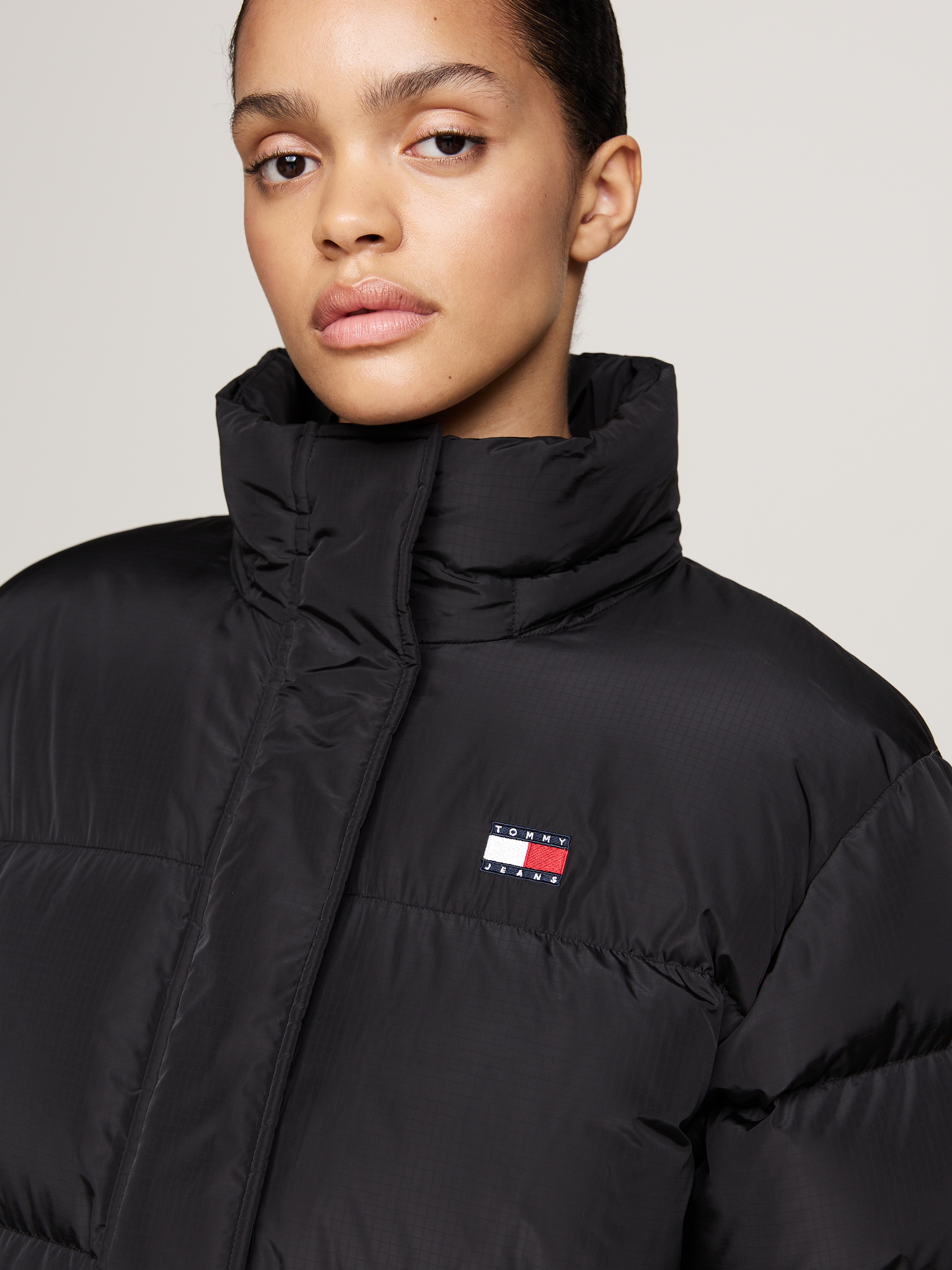 Tommy Jeans Steppmantel »TJW ALASKA LONG PUFFER EXT«, mit Logostickerei