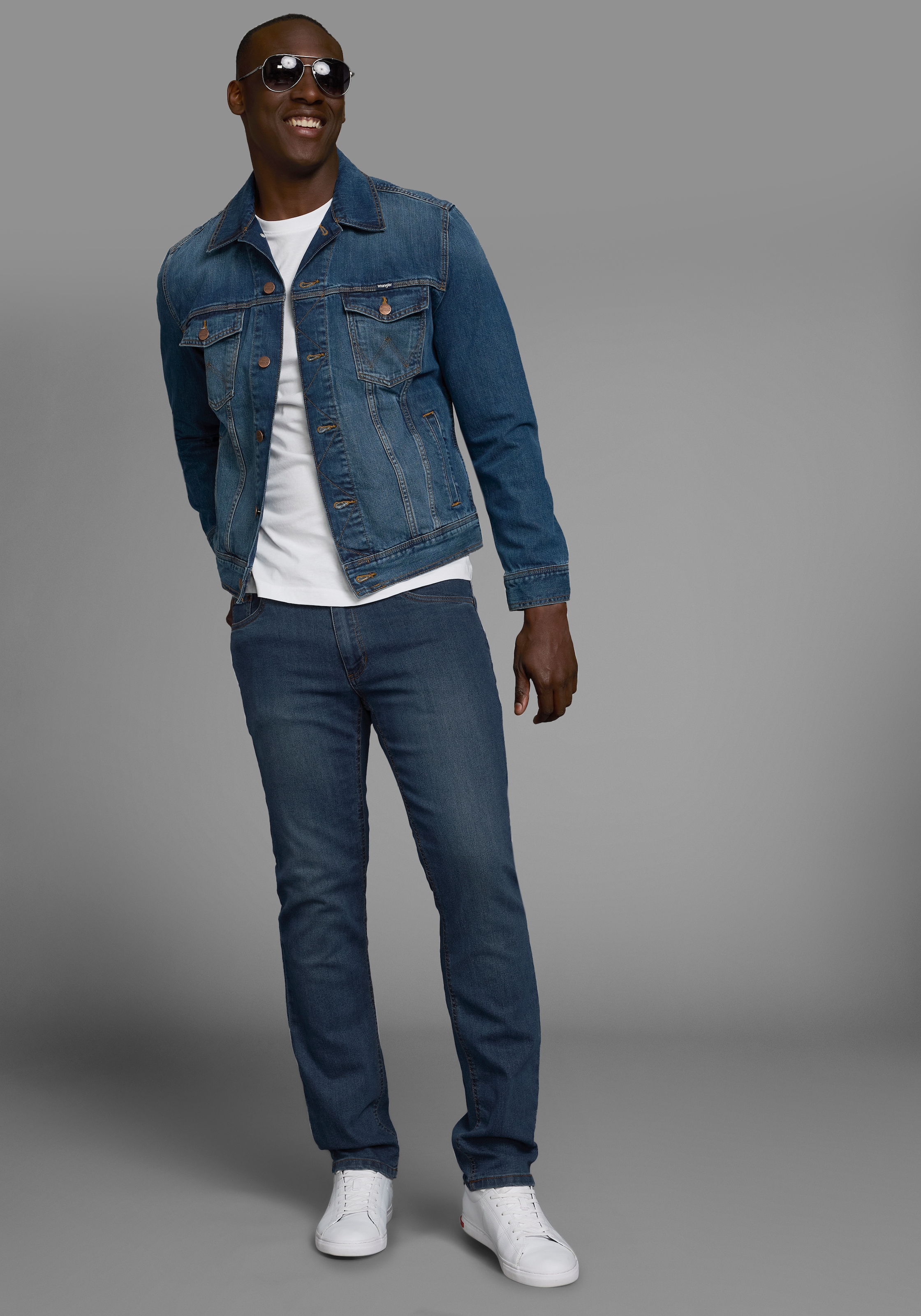 Arizona Straight-Jeans, gerade Beinform, dezente Used-Waschung, niedrige Leibhöhe