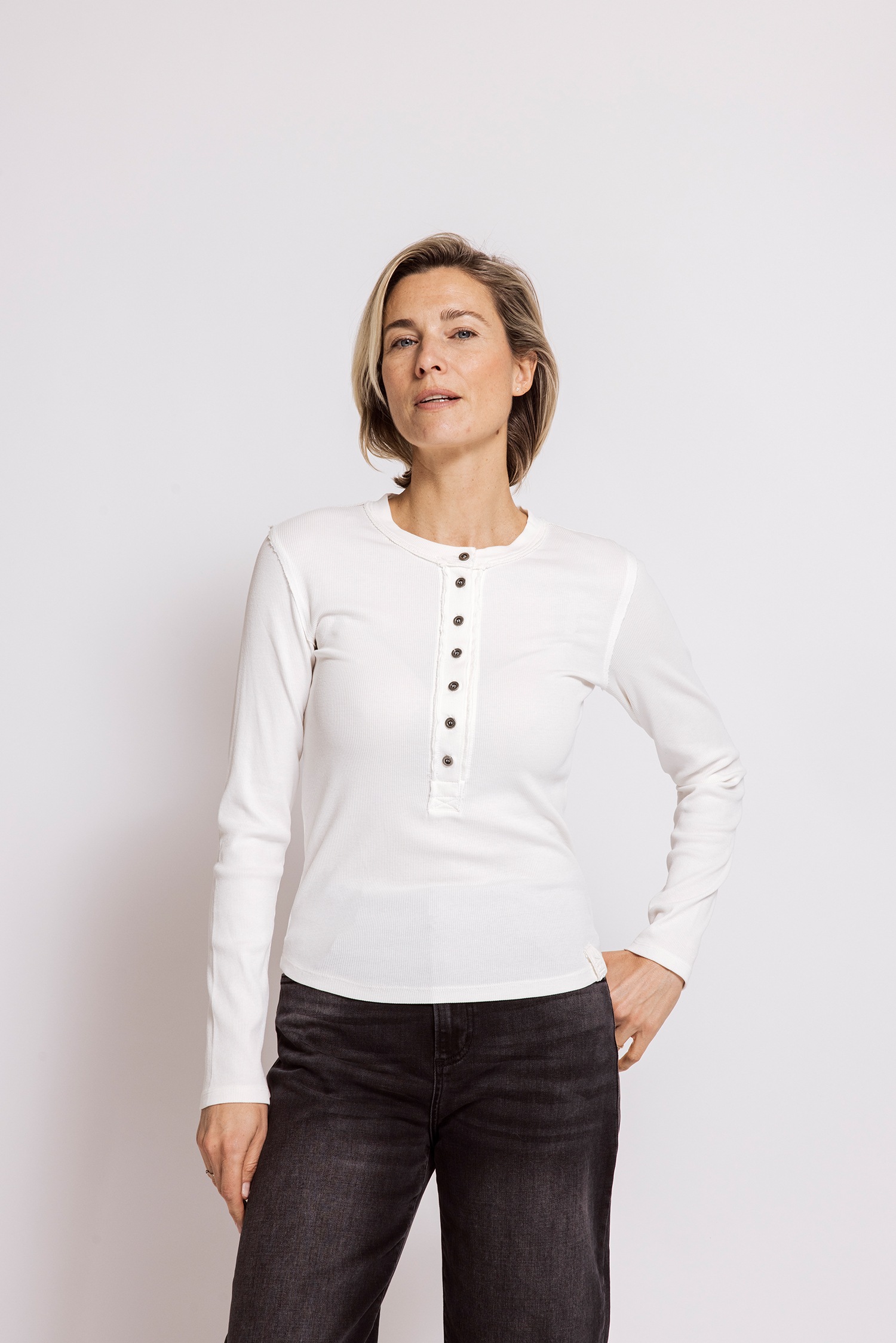 Image of Zhrill Langarmshirt "NAMI" bequeme Passform, unifarben, offene Kanten