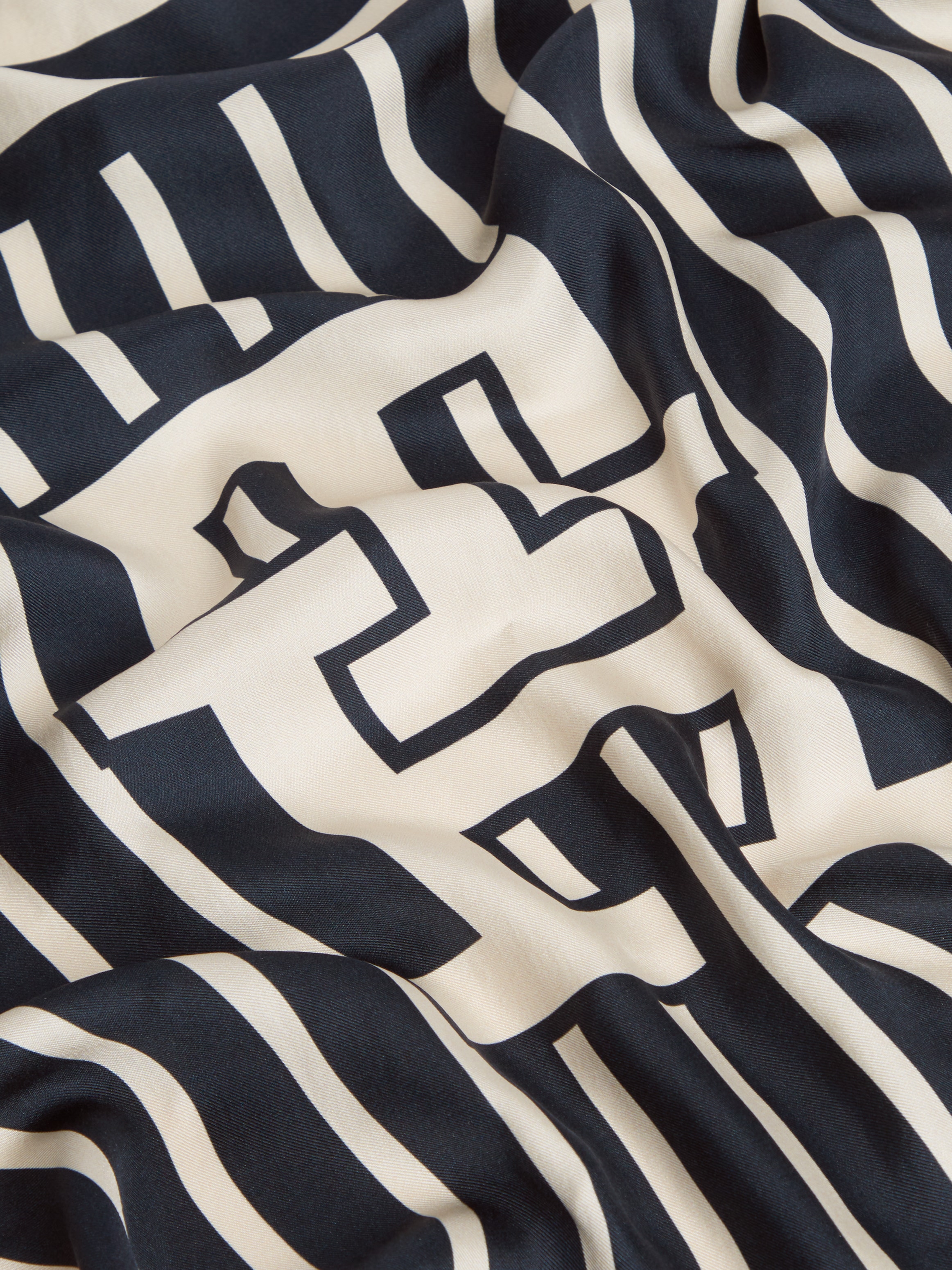 Tommy Hilfiger Foulard en soie »TH ELEVATED CHIC SILK SQUARE« im Streifen-Look und mit Logo-Print
