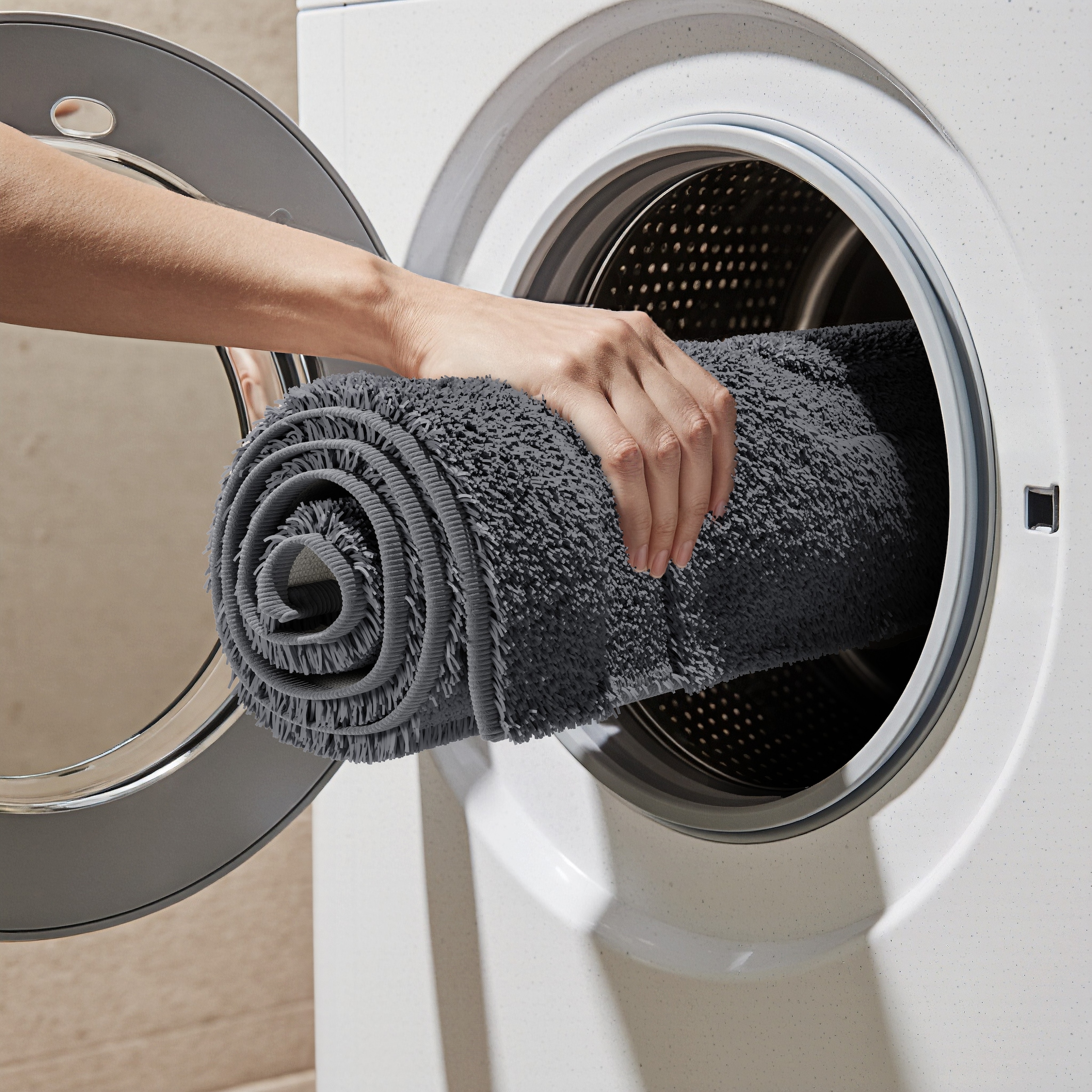 Grund Badematte »Riana, Badvorleger, Badezimmer Teppich, sehr weich« Höhe 20 mm rutschhemmend beschichtet schnell trocknend Modernes Design mit Linien in Hoch-Tief-Struktur, Made in Europe