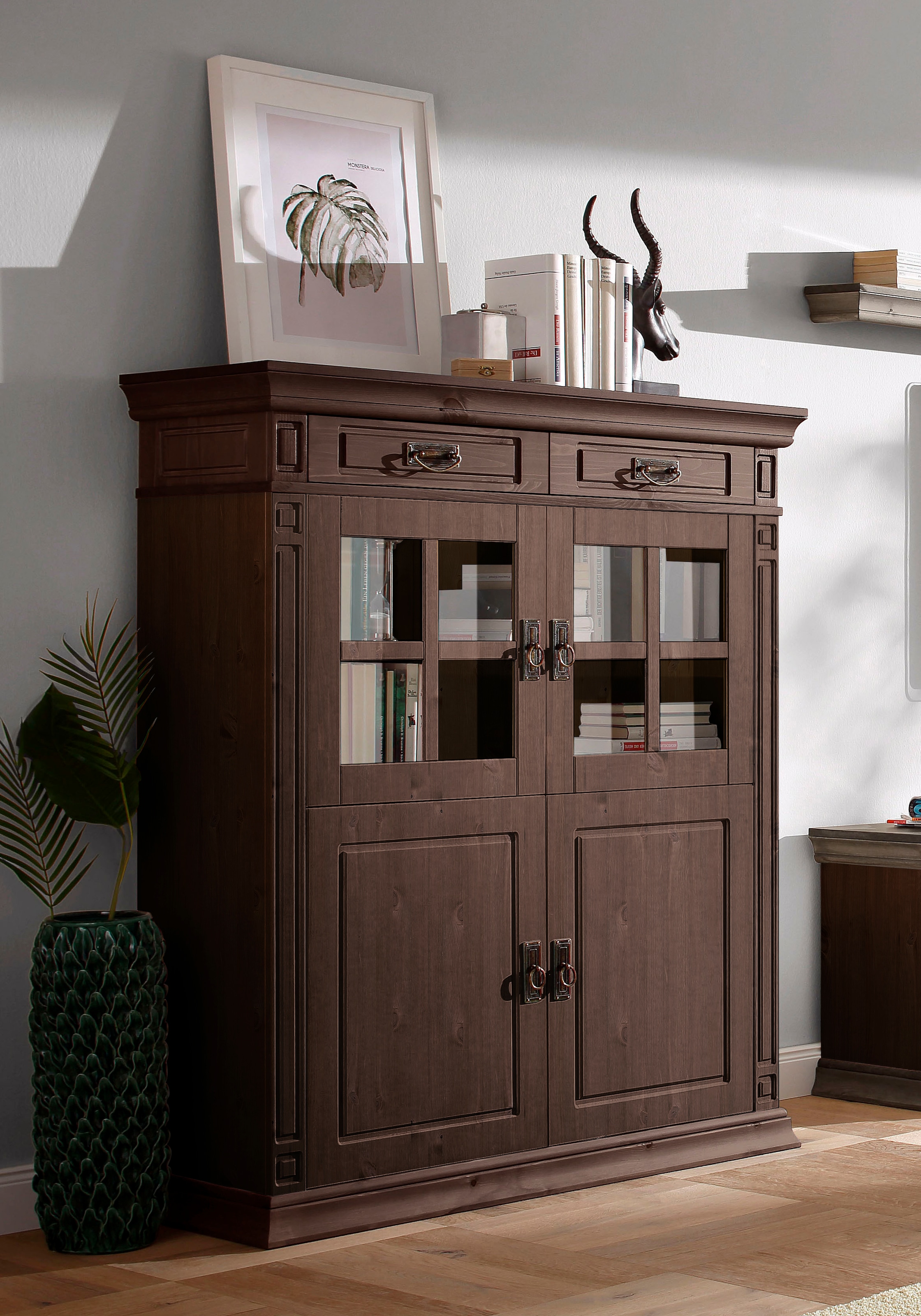 Image of GOODproduct Highboard "Vinales, 2 Schubladen, 4 Türen, 3 Einlegeböden, Griffe im Jugendstil" Vitrine, Messinggriffe im Jugendstil