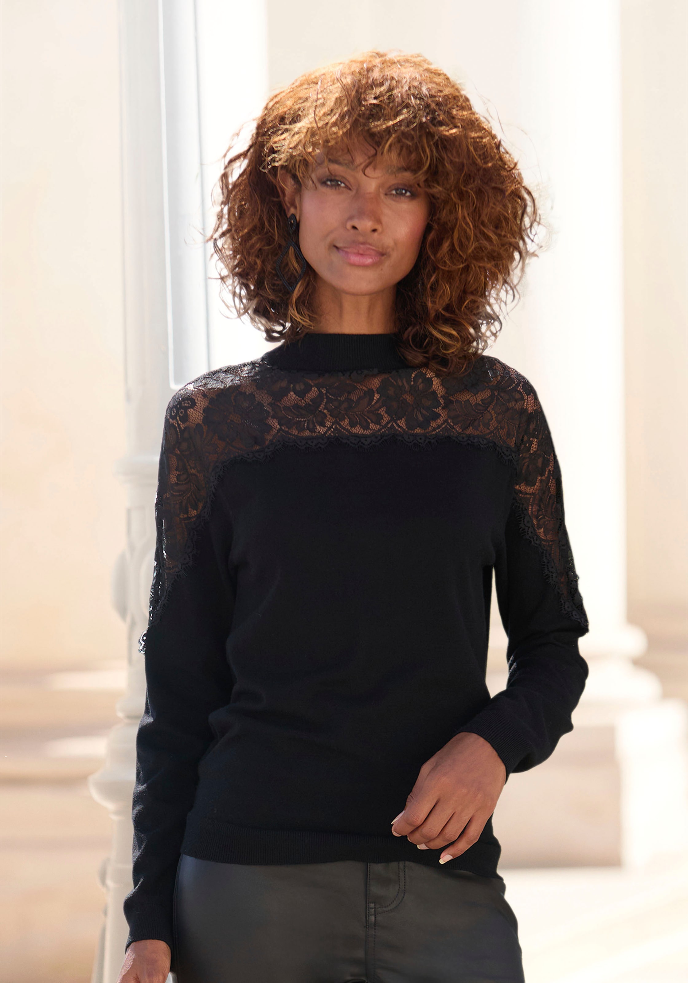 Image of LASCANA Strickpullover "mit transparentem Spitzeneinsatz" eleganter Damenpullover mit Spitze, Rundhalspullover, festlich