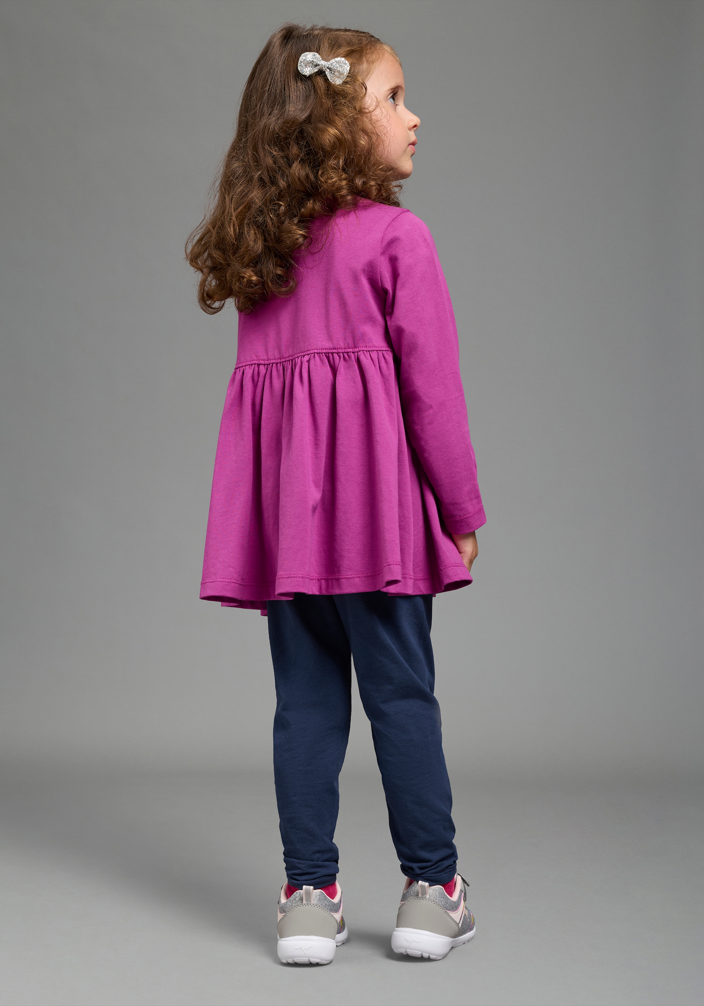 KIDSWORLD T-shirt à manches longues & leggings »2tlg. Set Shirt + Leggings mit schöner Paillettenapplikation« Ensemble, 2, 2 tenue adorable pour petites filles