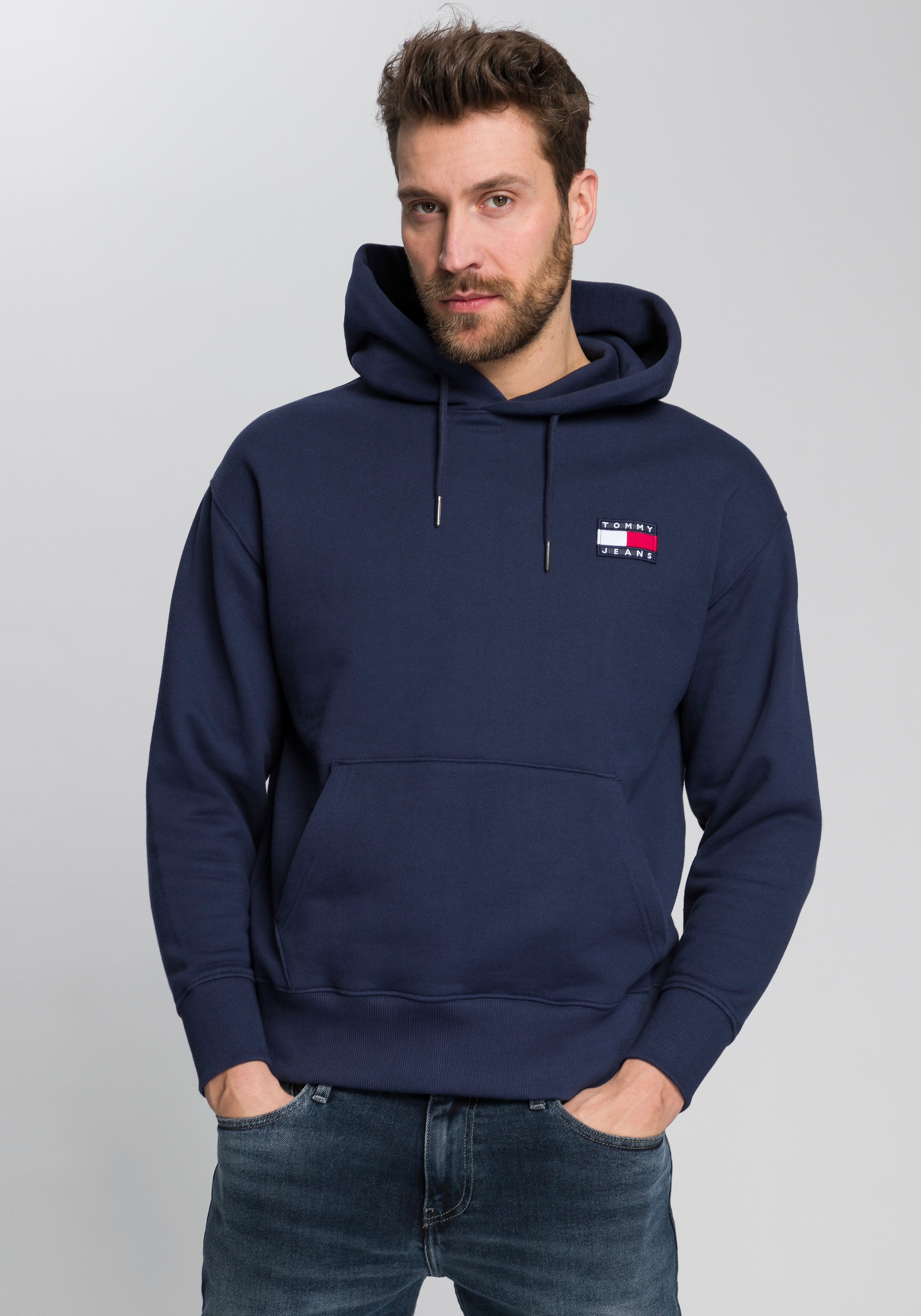 Image of Tommy Jeans Kapuzensweatshirt »TJM TOMMY BADGE HOODIE« bei Ackermann Versand Schweiz