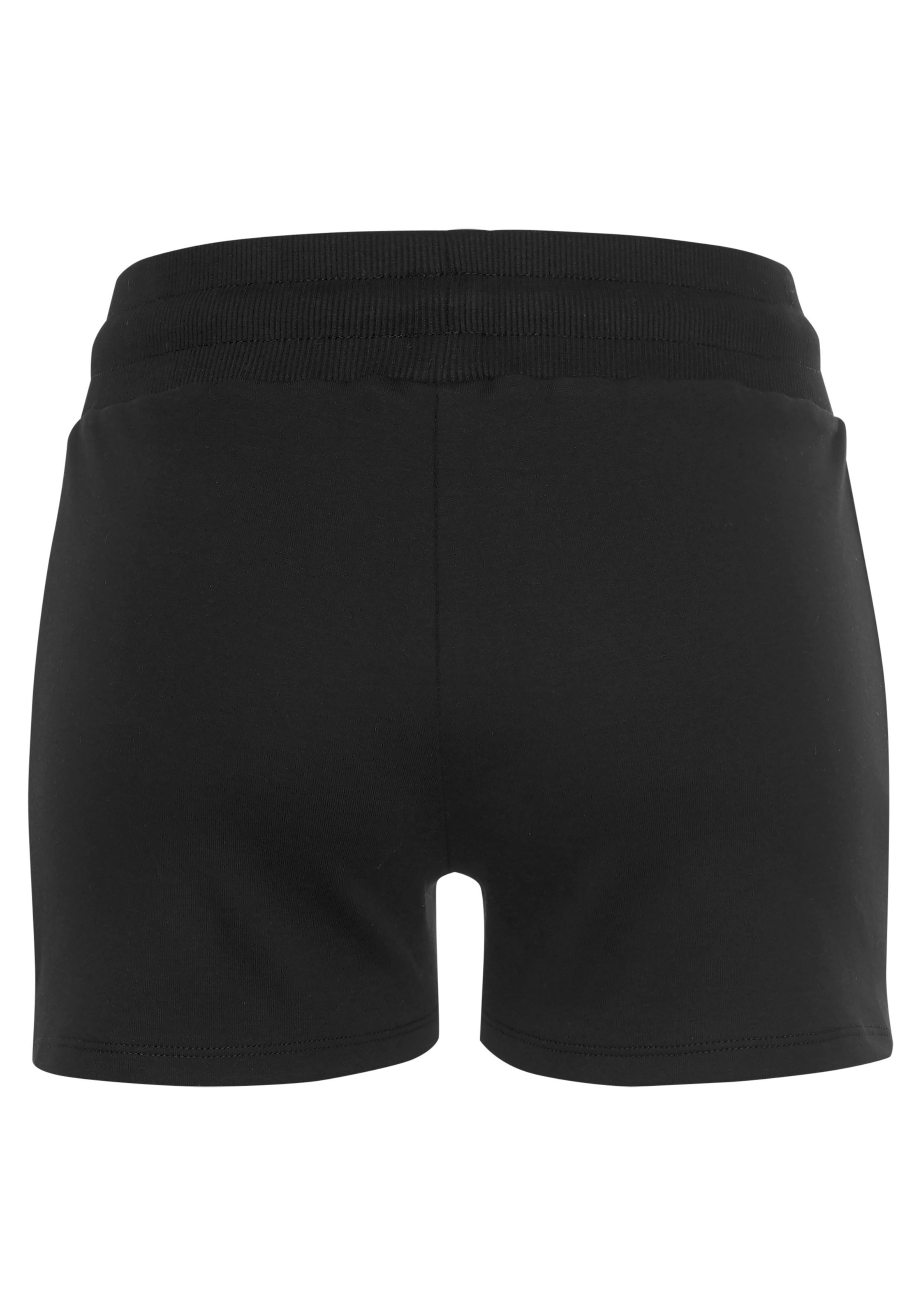 LASCANA ACTIVE Shorts, mit kleinen Seitenschlitzen