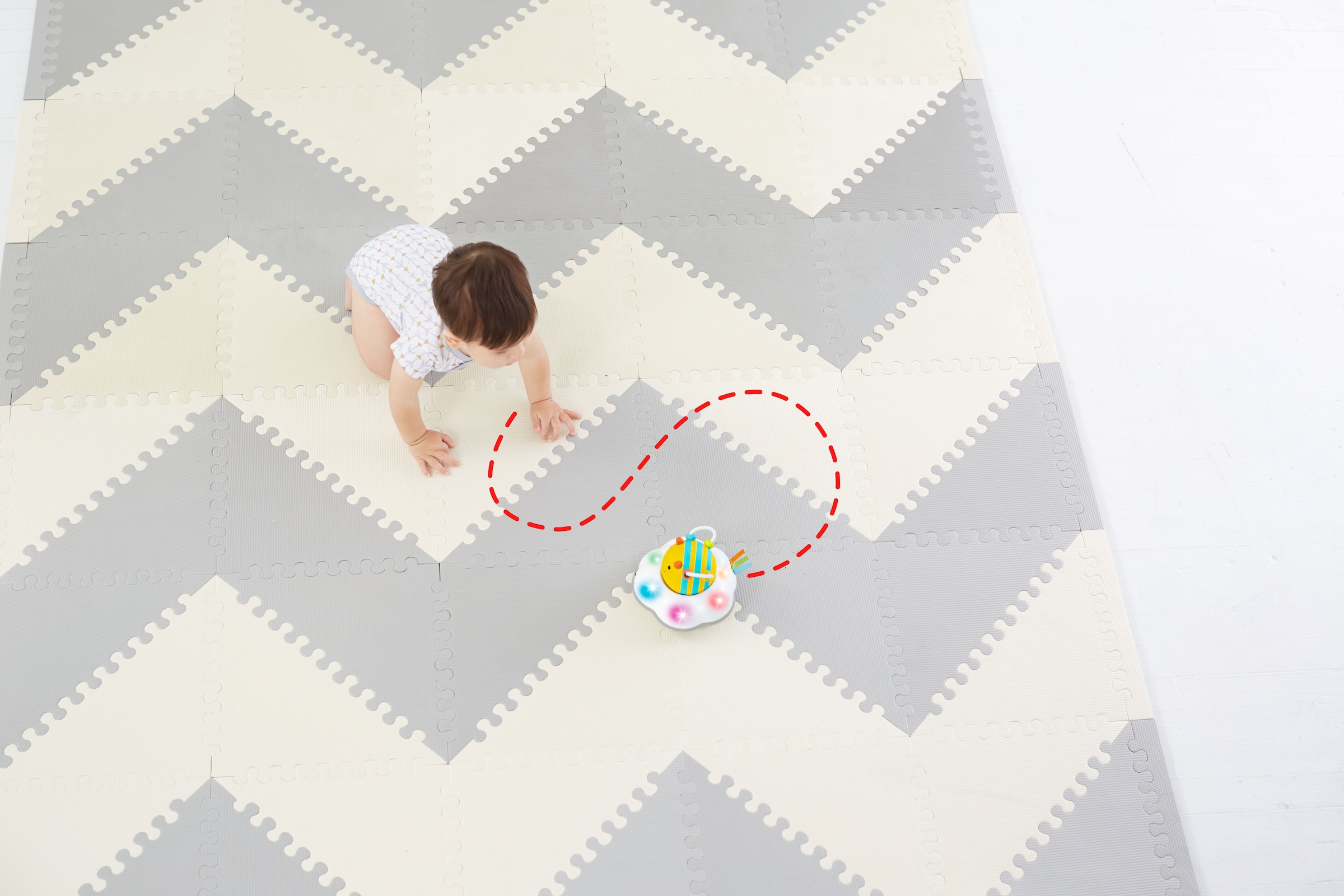 Skip Hop Lernspielzeug »Explore & More Krabbelspielzeug Biene«