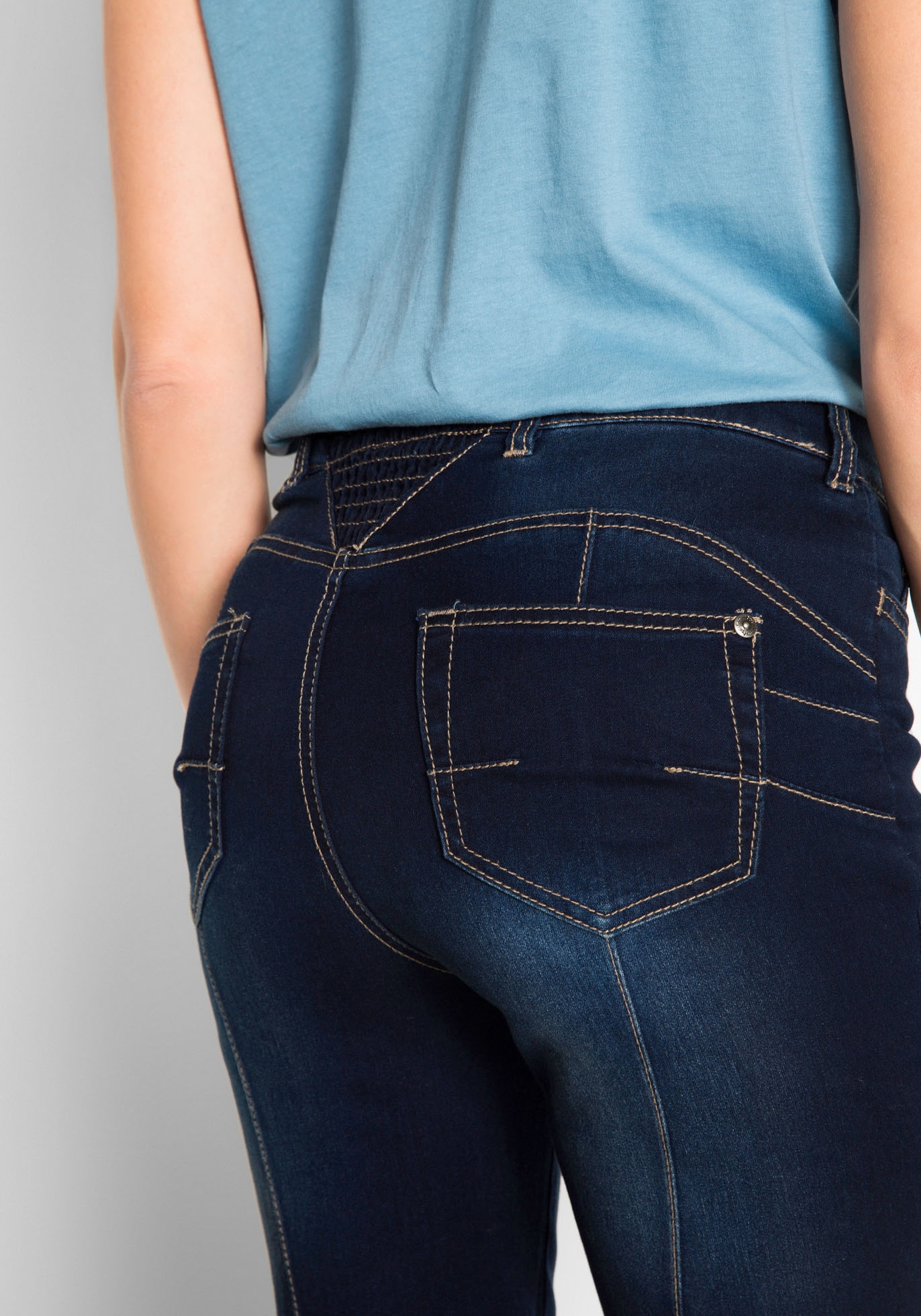 bonprix Jeans push-up coupe régulière, avec ceinture confortable, avec poches fendues