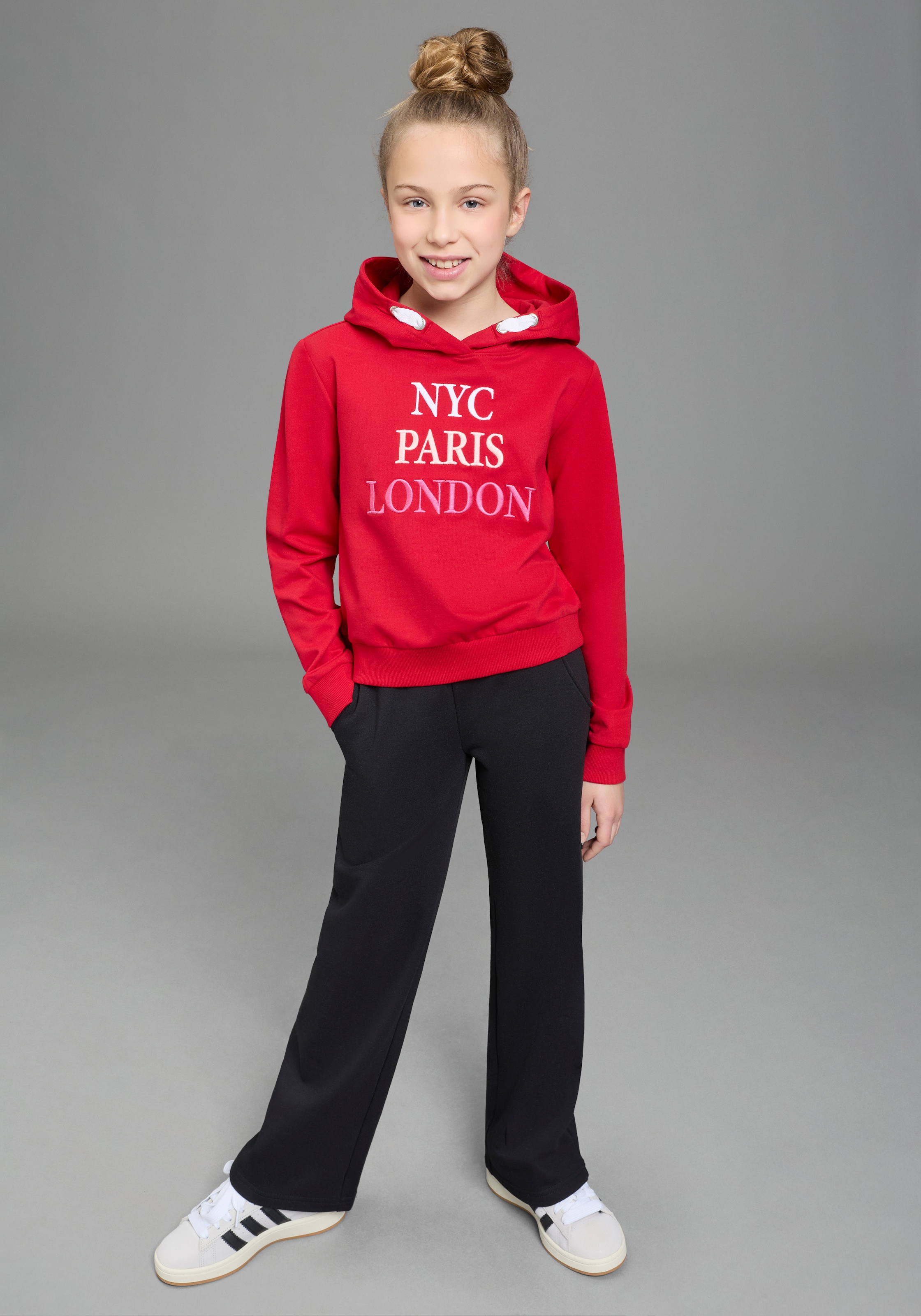 KIDSWORLD Sweat à capuche »NYC Paris London - Stickerei«, Langarm,  gerade Passform,  bedruckt,  Kapuze,  aus Baumwolle

