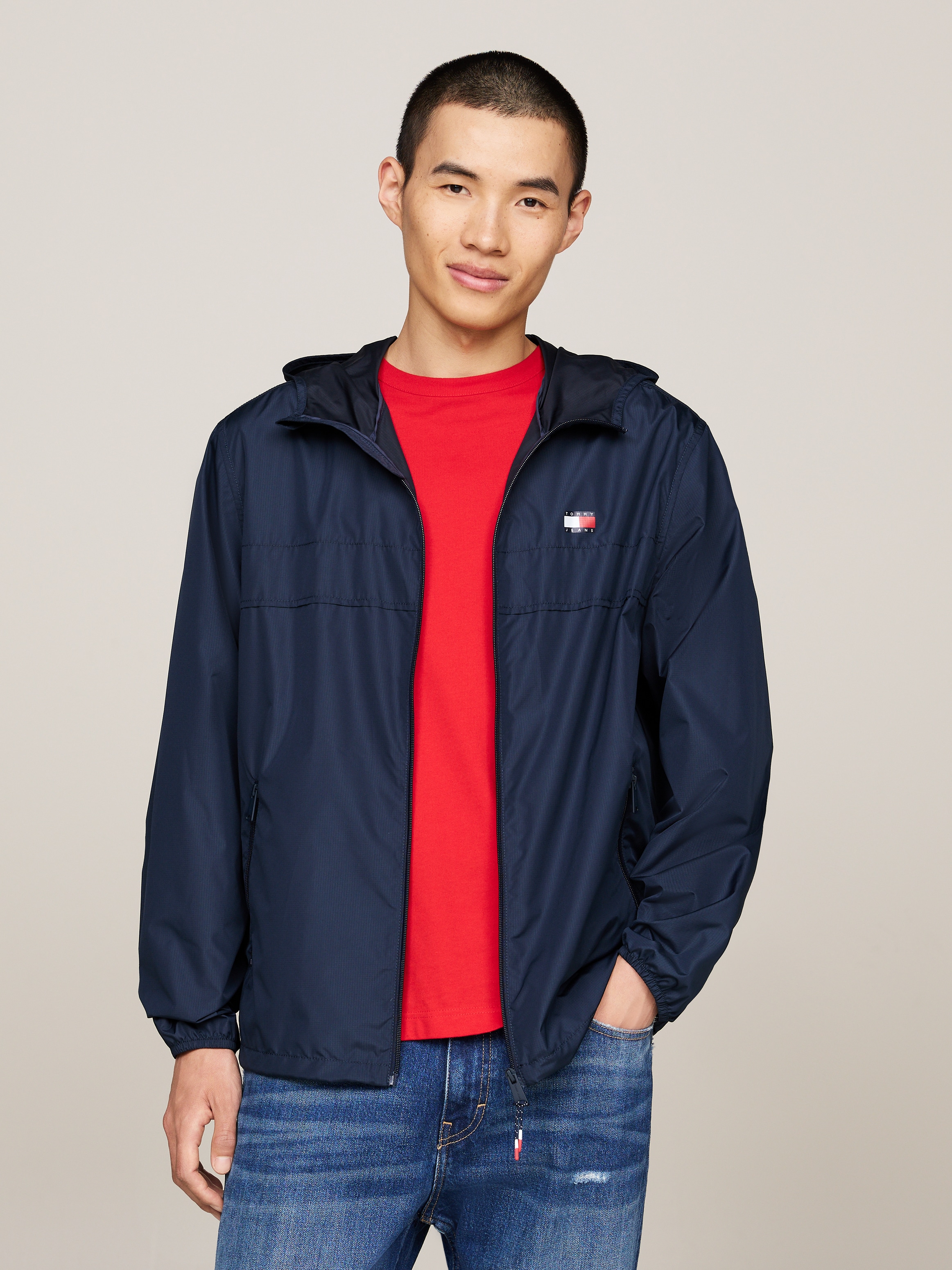 Tommy Jeans Outdoorjacke »TJM LW CHICAGO JACKET«, mit Kapuze, mit Logoprägung