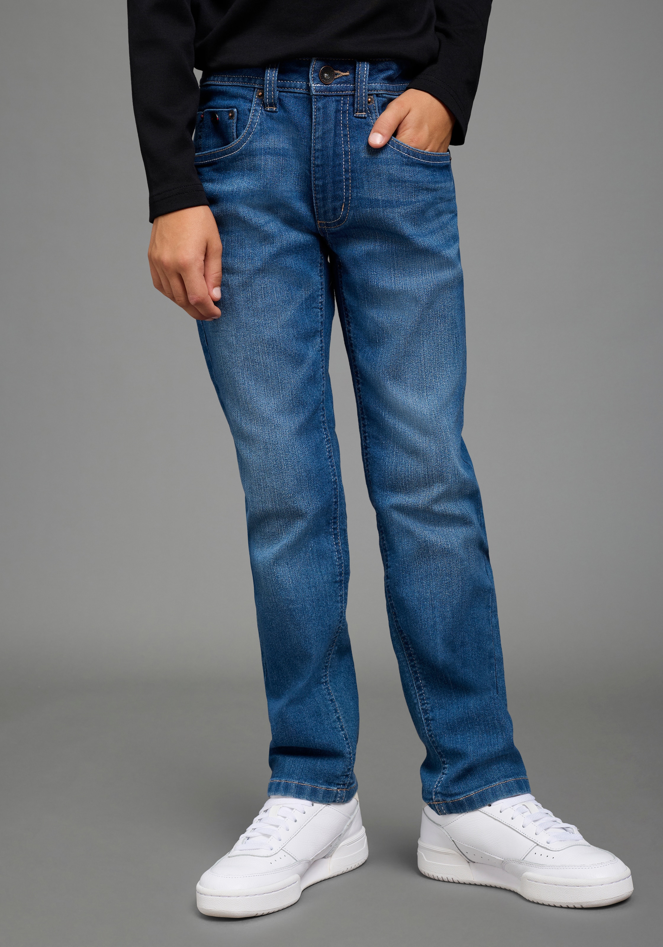 H.I.S Jeans Relax-fit »Stretchjeans in gerader Form für Jungen« pour TEENS. jean droit avec lavage authentique