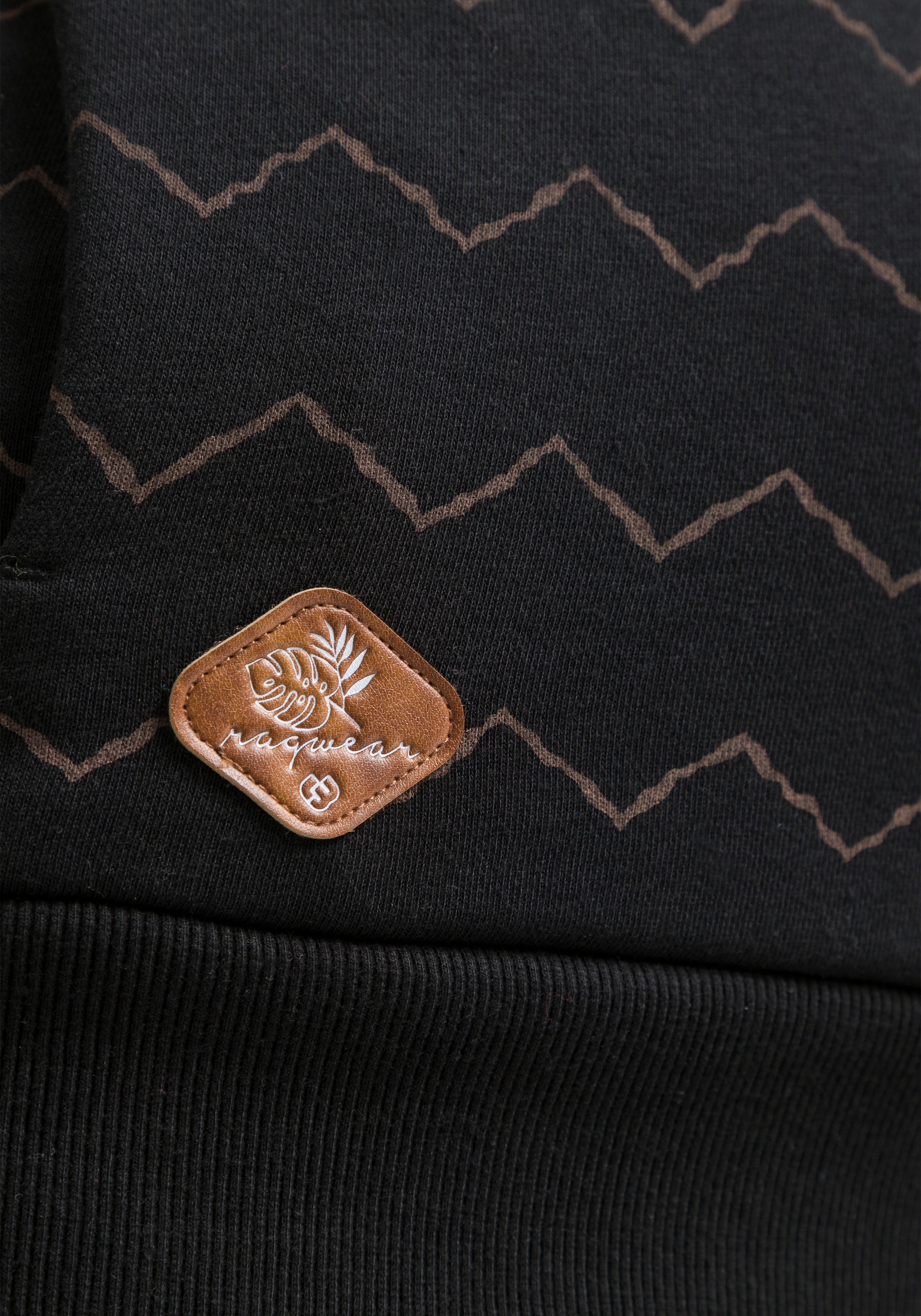 Ragwear Sweater »GRIPY BUTTON CHEVRON O«, Hoodie mit hochschiessendem Schalkragen mit Zierknopfbesatz