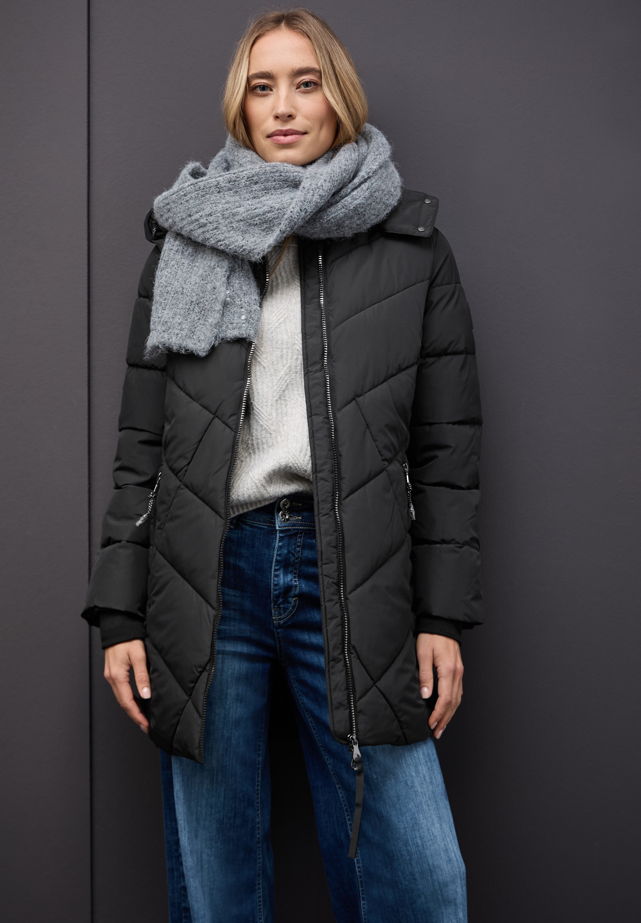 Image of STREET ONE Steppjacke mit Kapuze in Midi-Länge und mit abnehmbarer Kapuze mit Tunnelzug