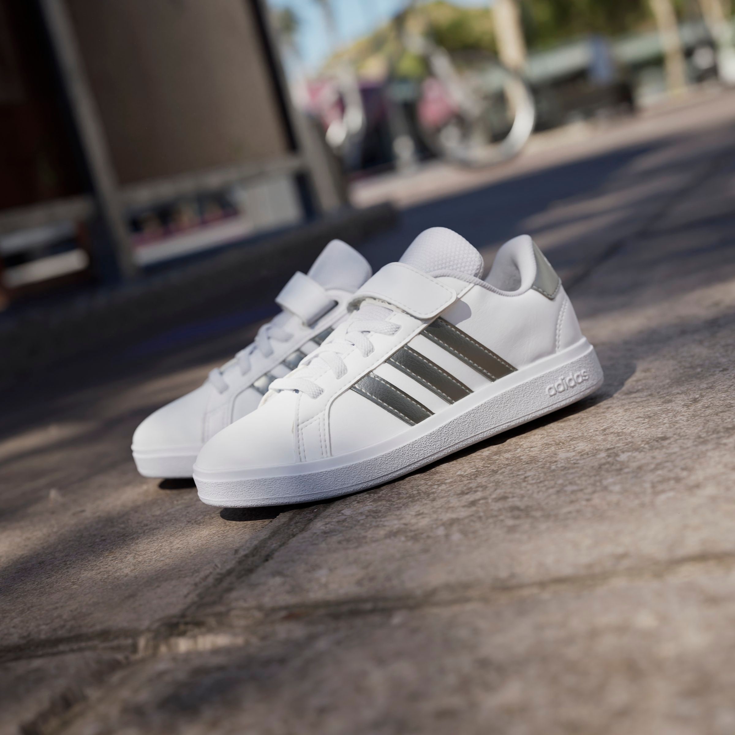 adidas Sportswear Sneaker »GRAND COURT 2.0 KIDS«, Design auf den Spuren des adidas Superstar