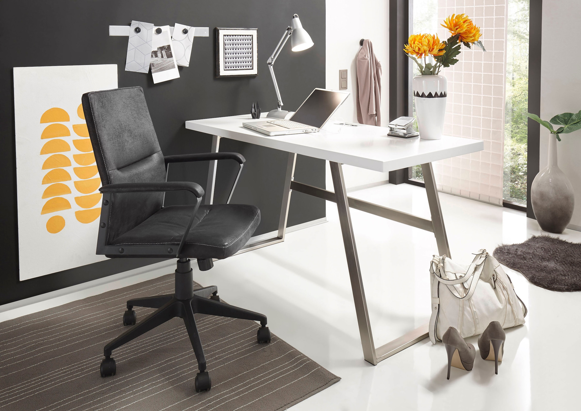 MCA furniture Schreibtisch »Andria«, Weiss matt lackiert mit Kabeldurchlass, Breite 140 cm