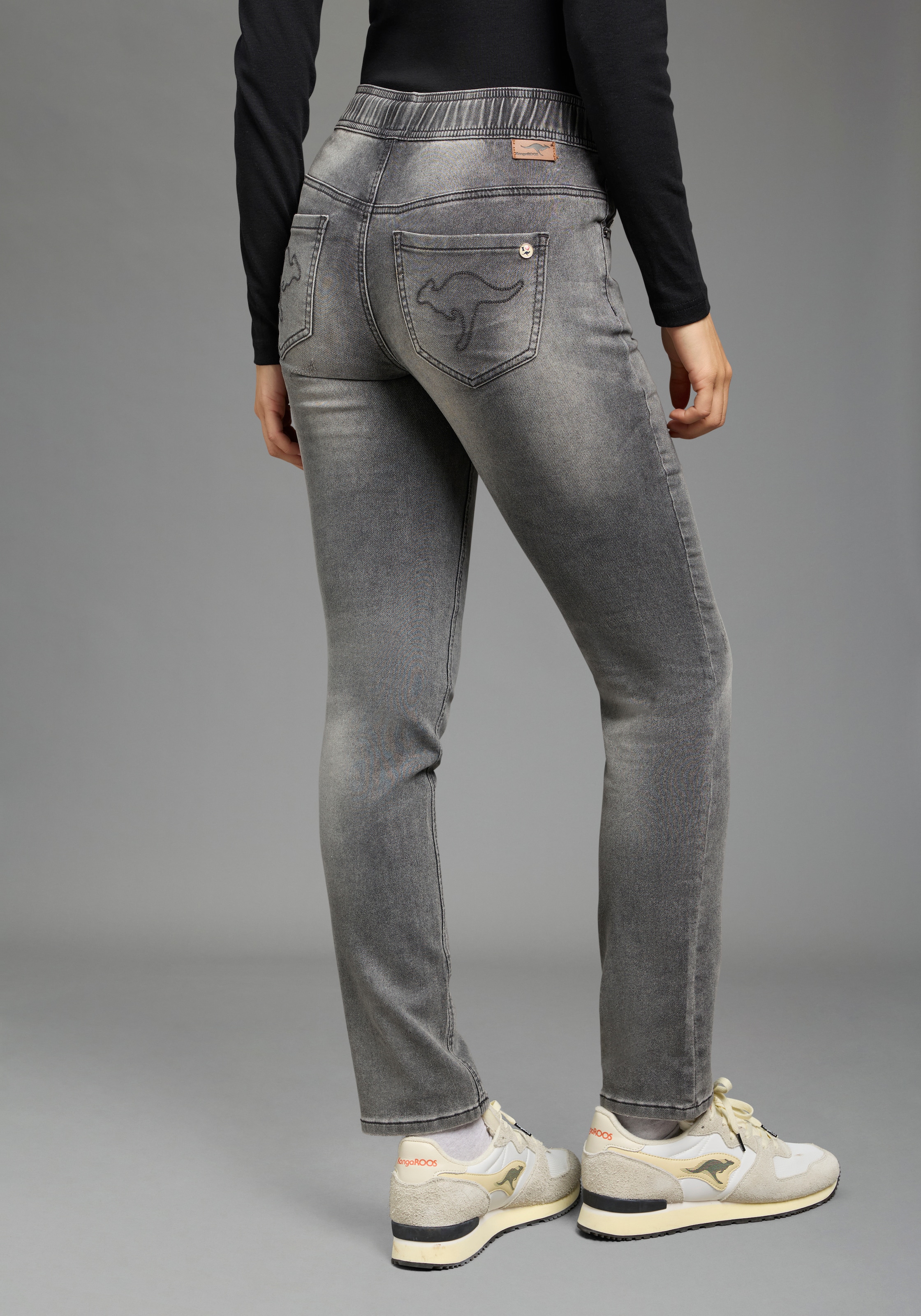 KangaROOS Jogg Pants mit Eingrifftaschen, Gesässtaschen und Coinpocket, gerader Straight-Fit