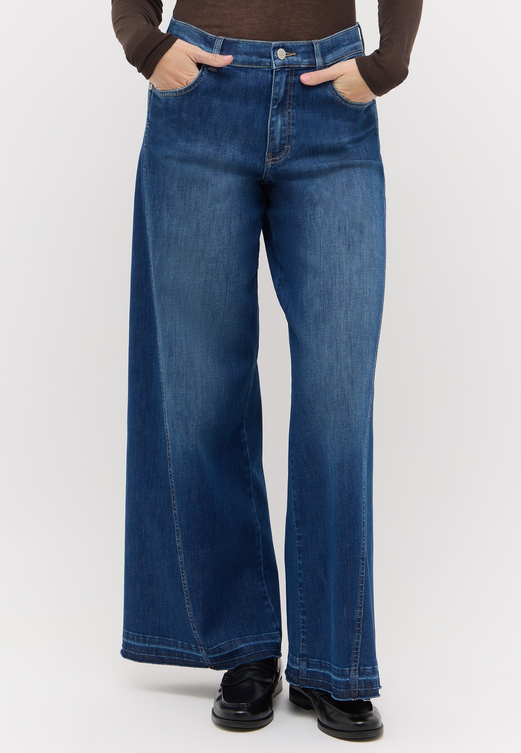 Image of ANGELS Schlagjeans "LIVA EDGY" mit extraweitem Bein und Teilungsnaht