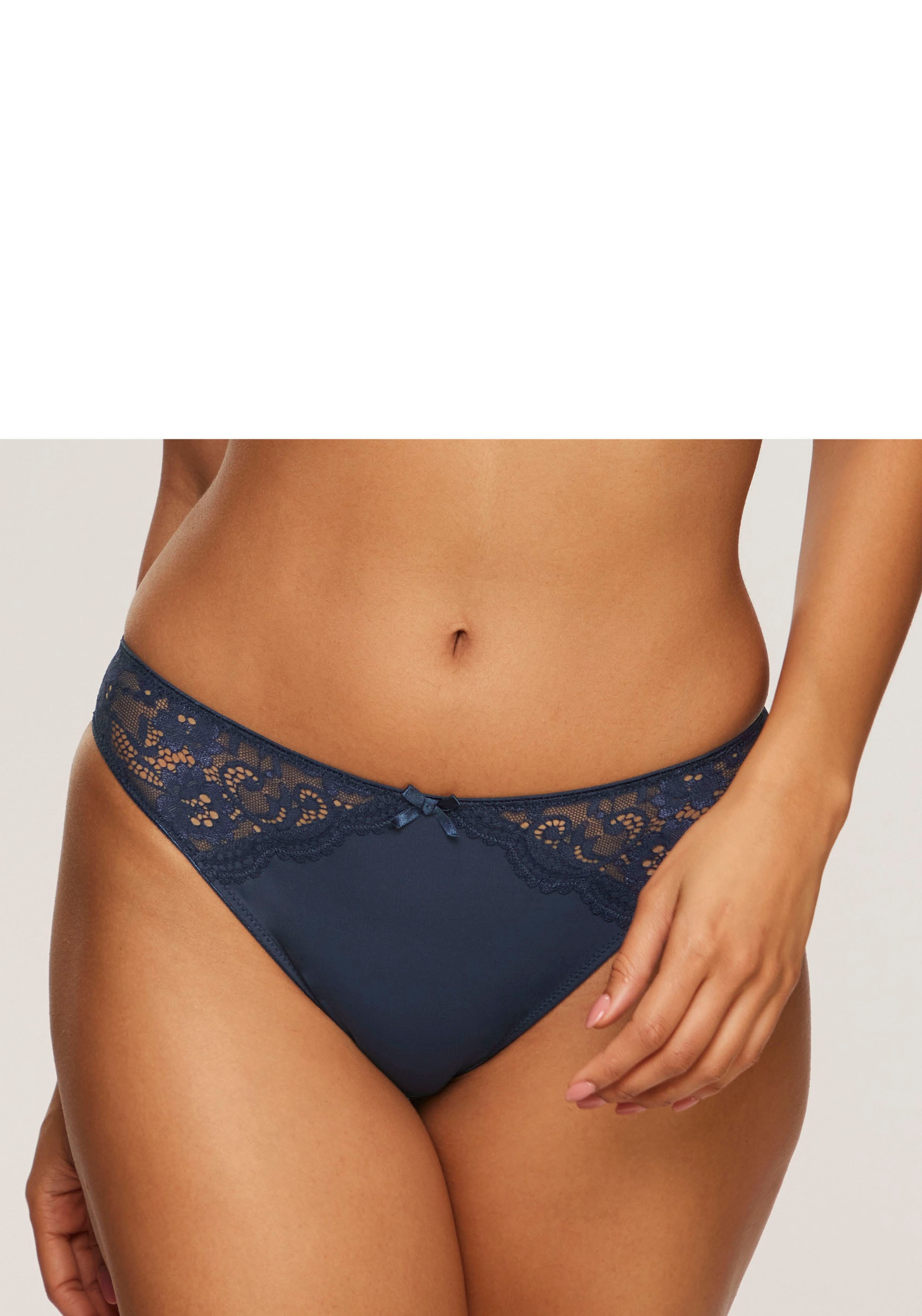 Image of Nuance Slip aus weichem Microtouch-Material mit Spitzeneinsätzen, Basic