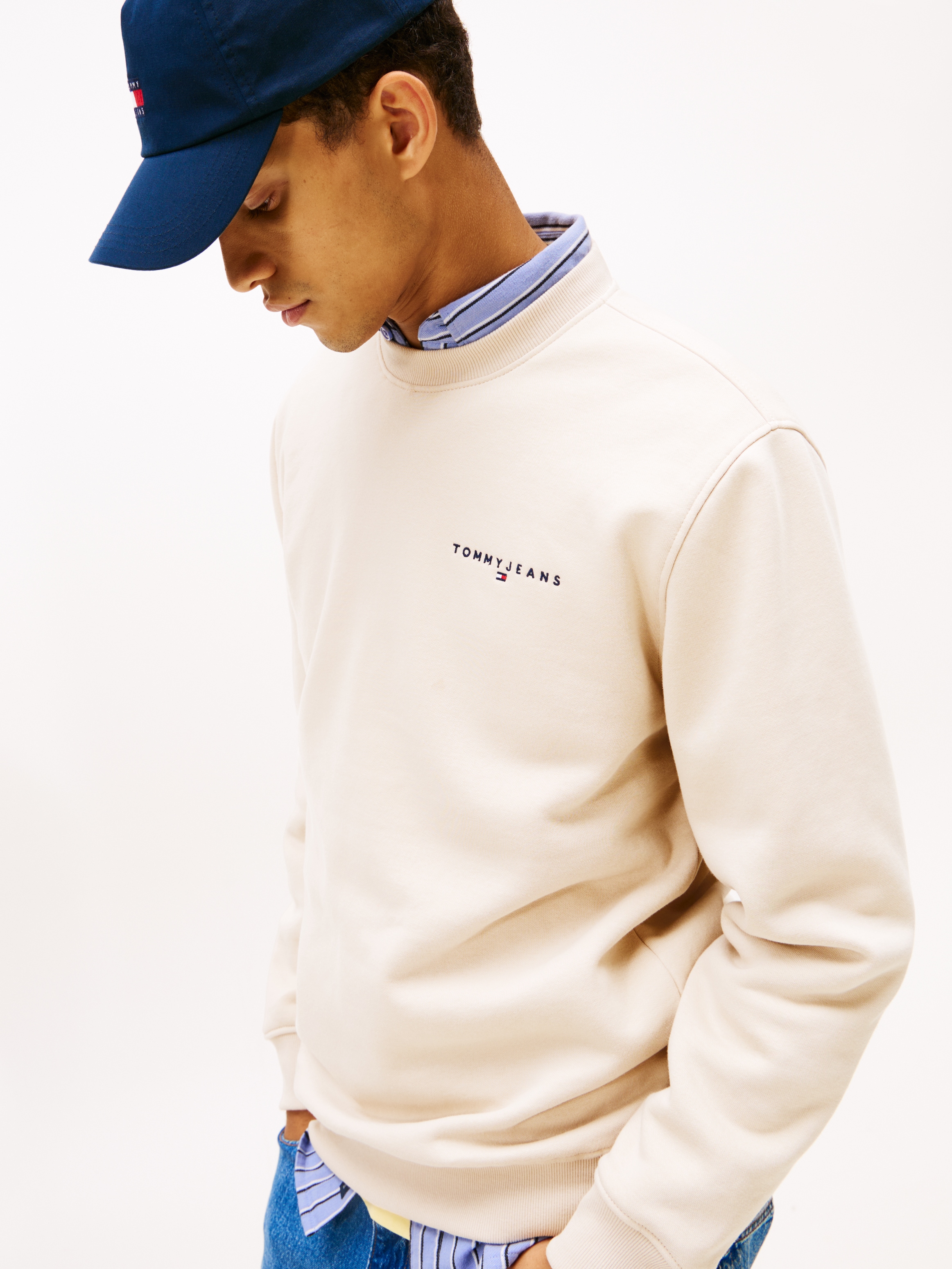 Tommy Jeans »TJM REG LINEAR CREW EXT«, mit Logostickerei
