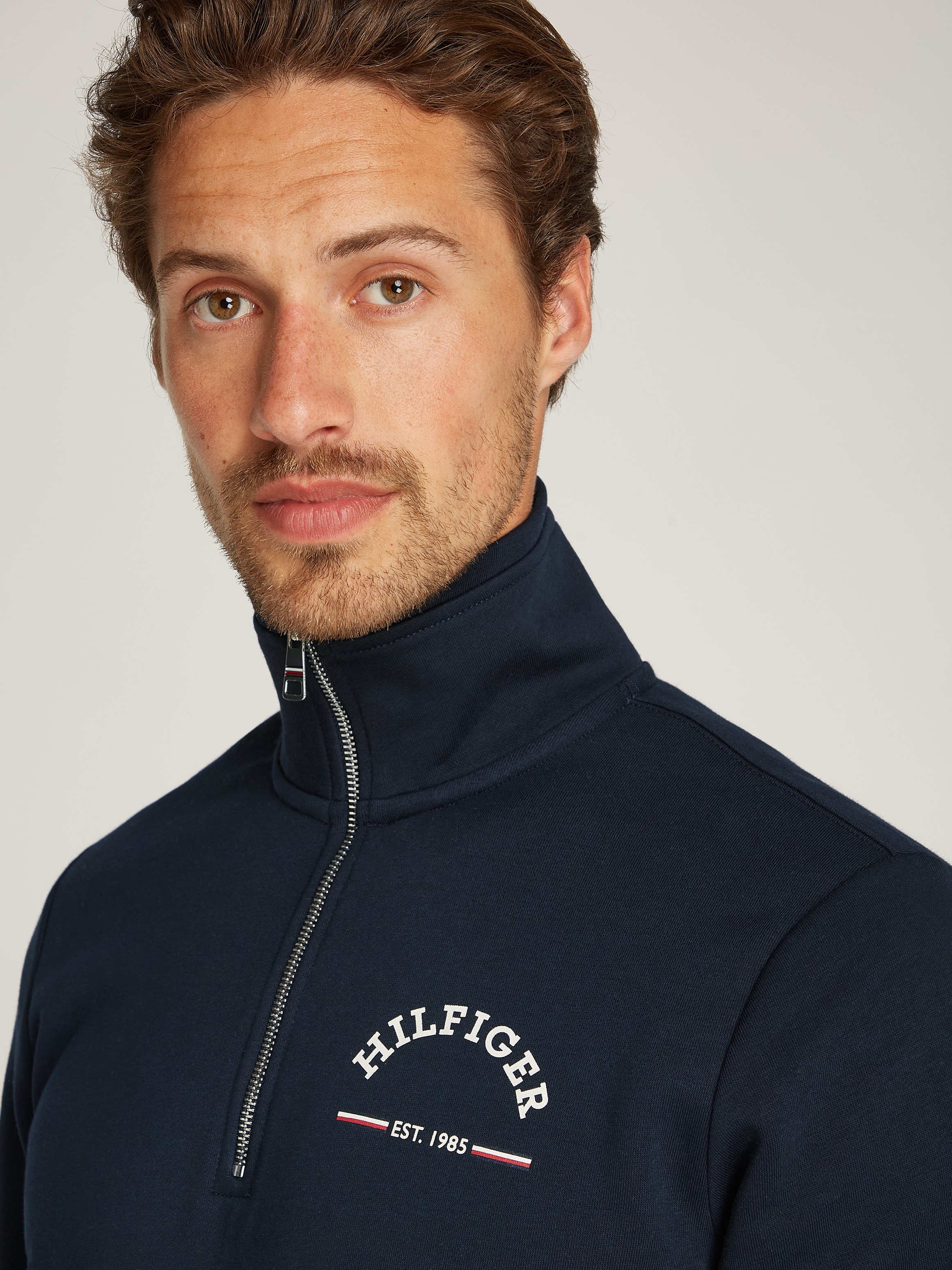 Tommy Hilfiger Sweatshirt »ROUNDALL STAND COLLAR ZIP«, mit Stehkragen und Reissverschluss