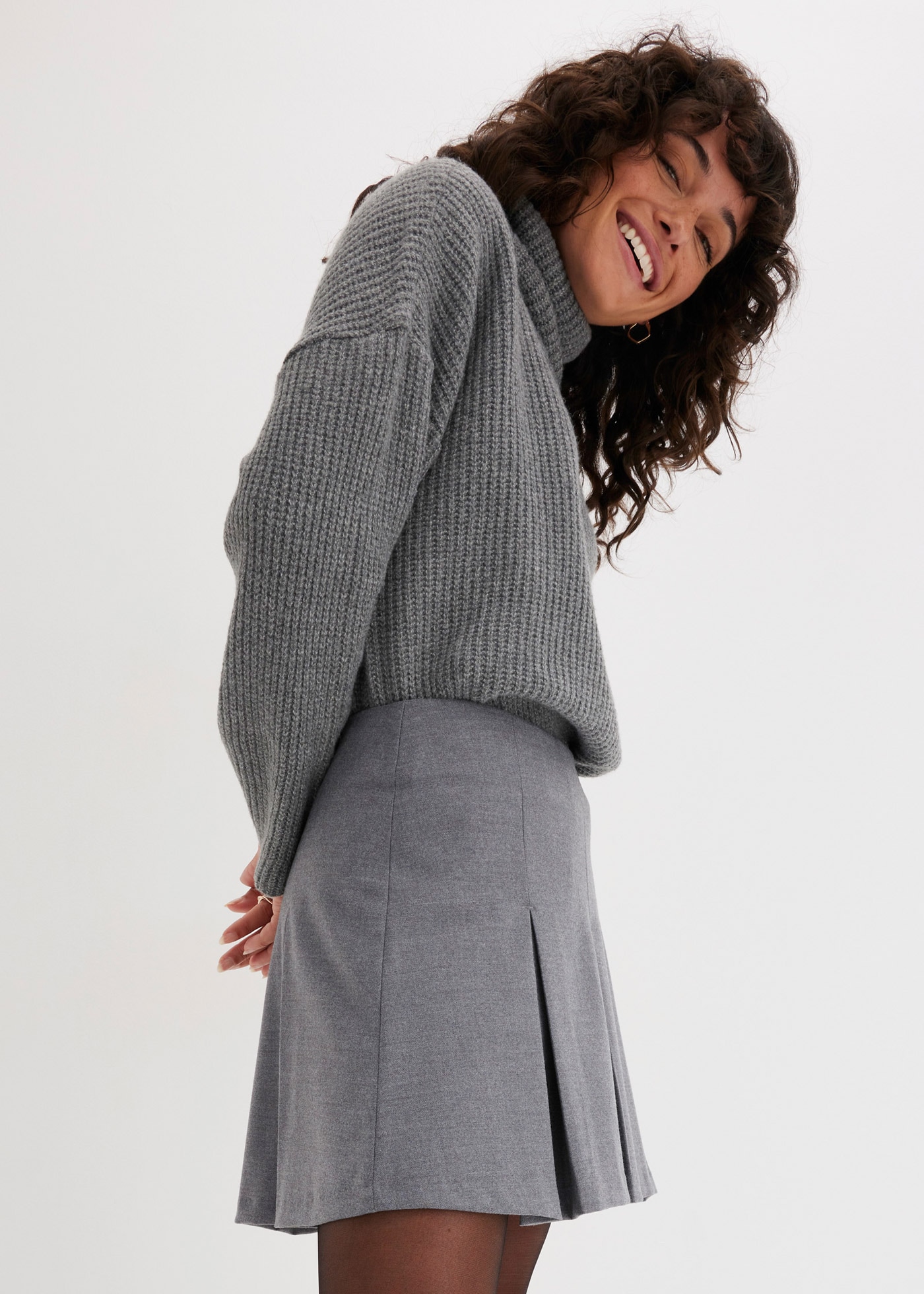 bonprix Minijupe aus Viskose-Mix, figurbetonte Passform, Faltenrock-Design