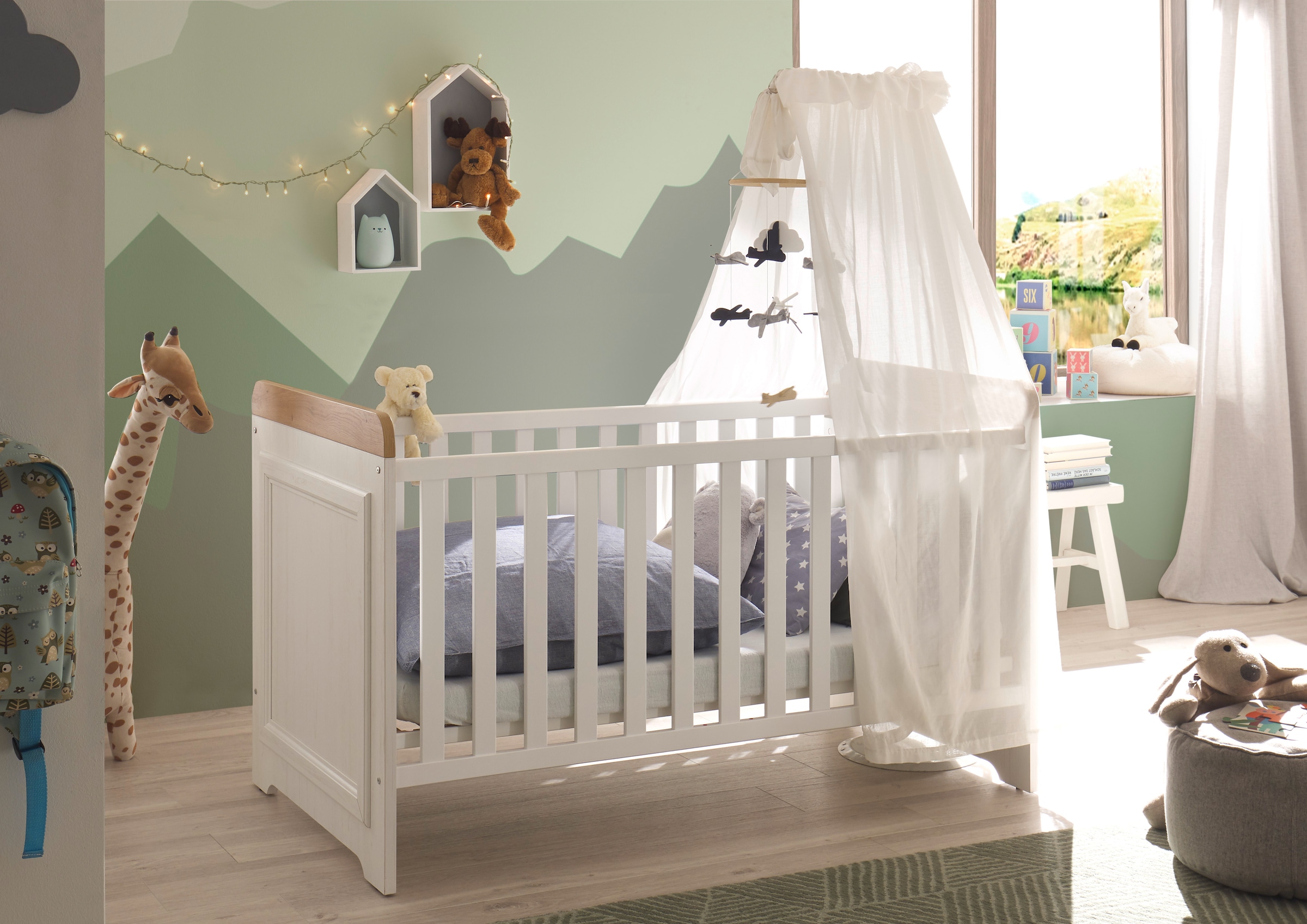 Begabino Babybett »Jasmin passend zum Babyzimmer« 70x140 cm inklusive Lattenrahmen, Landhausstil mit 3 Schlupfsprossen