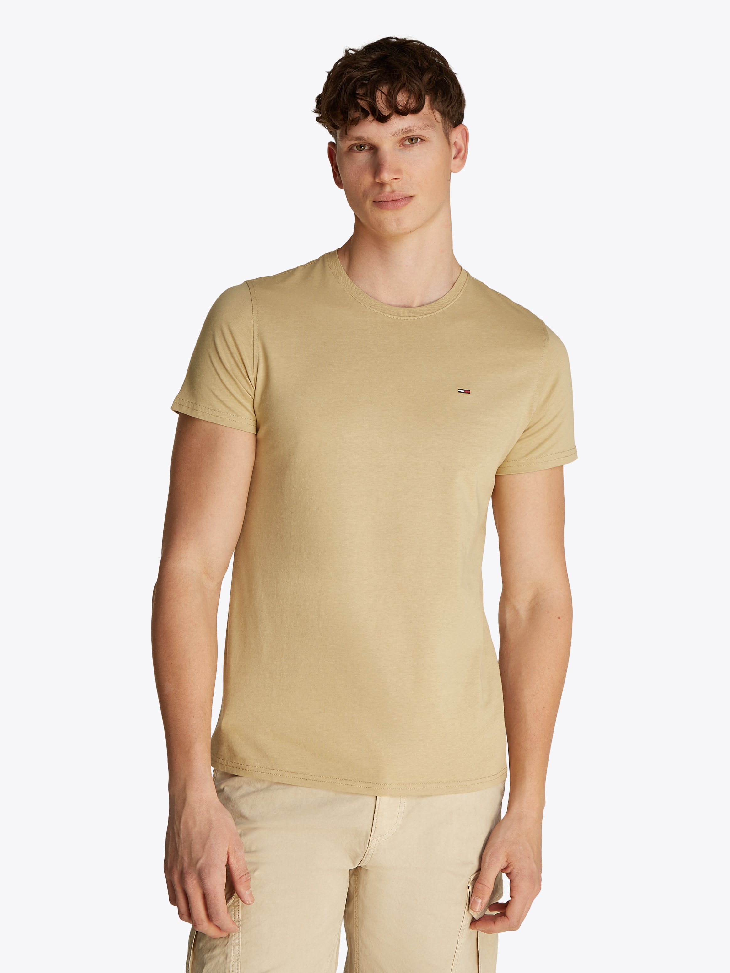 Image of Tommy Jeans T-Shirt "TJM ESSENTIAL SOLID TEE" mit Rundhalsausschnitt und dezenter Logo-Flag
