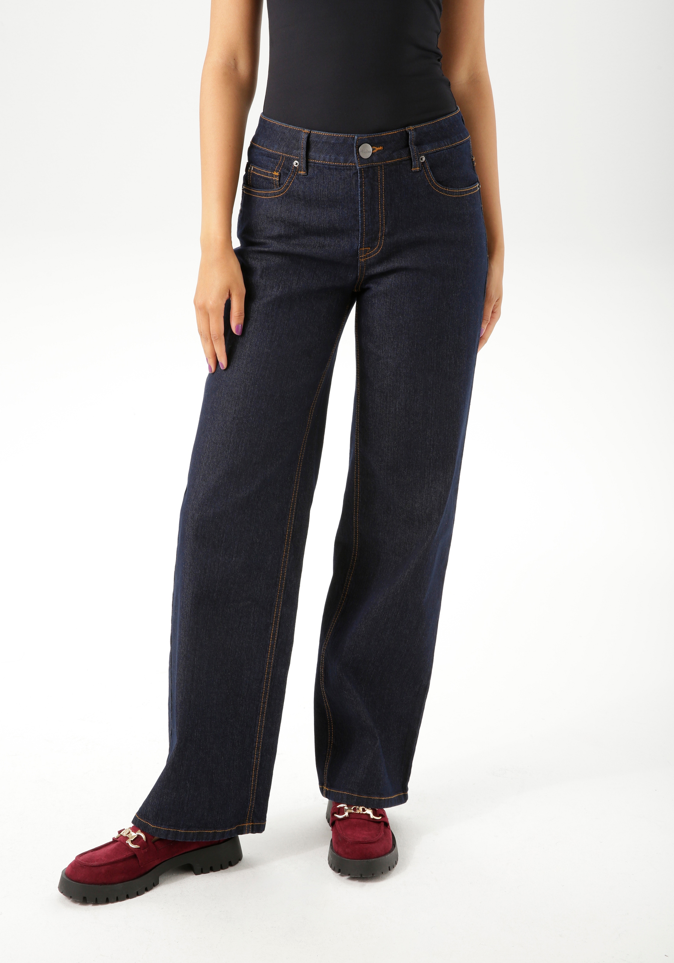 Image of Aniston CASUAL Straight-Jeans mit trendig weitem Bein