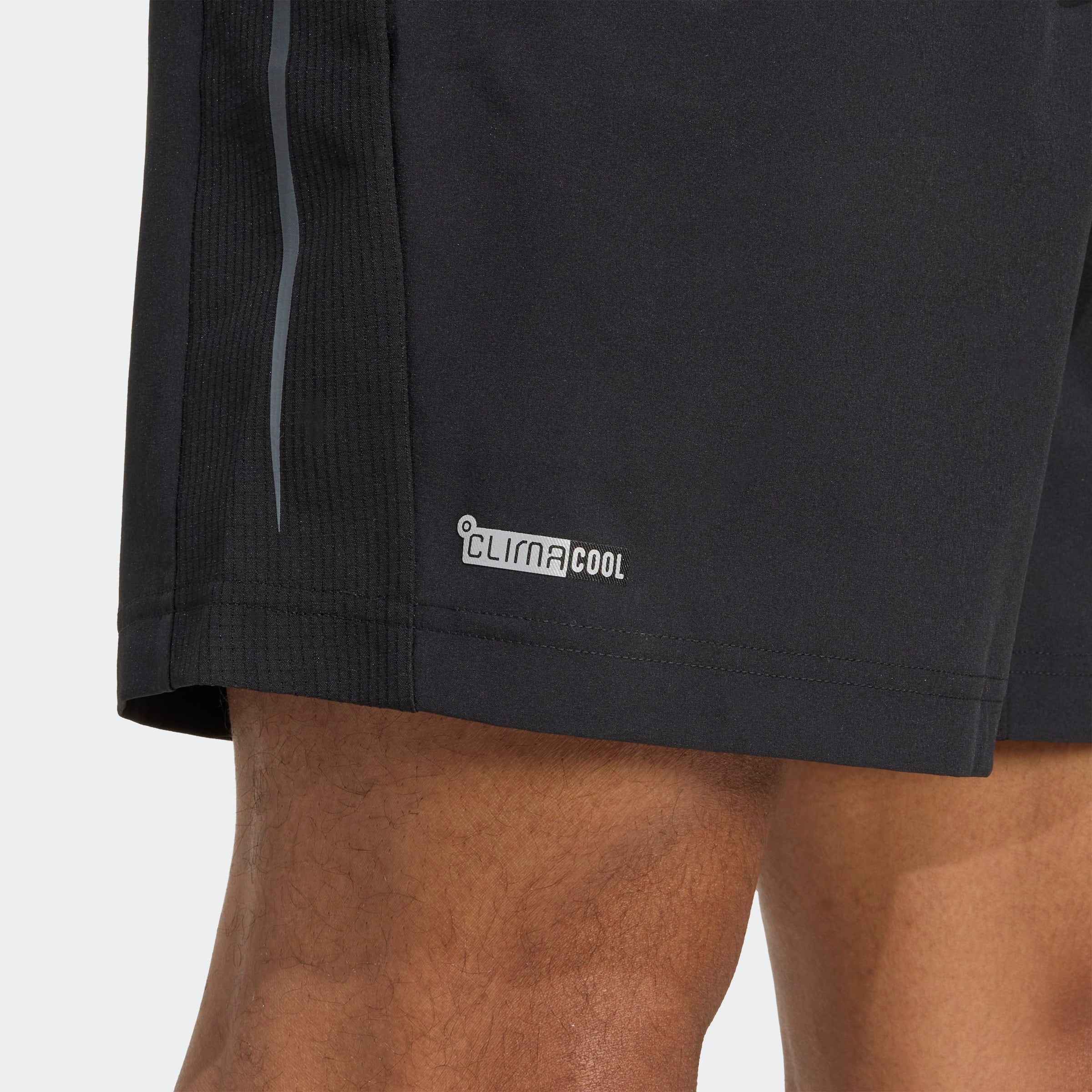 adidas Performance Short »TECH APPAREL«  aus weichem Stretchmaterial, mit Mesh-Belüftungseinsatz