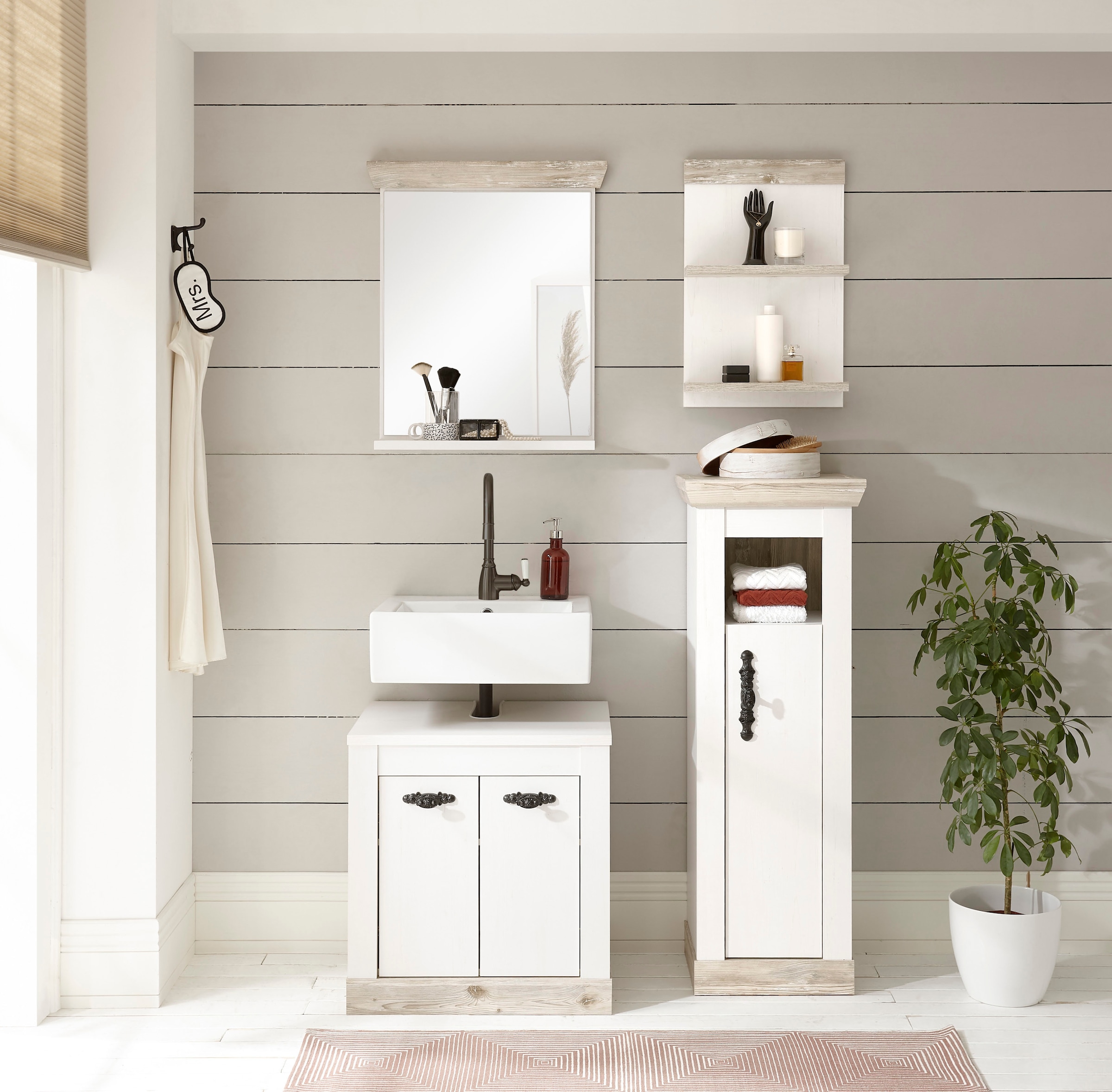 Home affaire Badmöbel-Set »Florenz, Bad im Landhausstil, 4-teiliges Badezimmer«, (4 St.), Unterschrank, Schrank, Wandregal und Spiegel, in Pinie Weiss, Stauraum