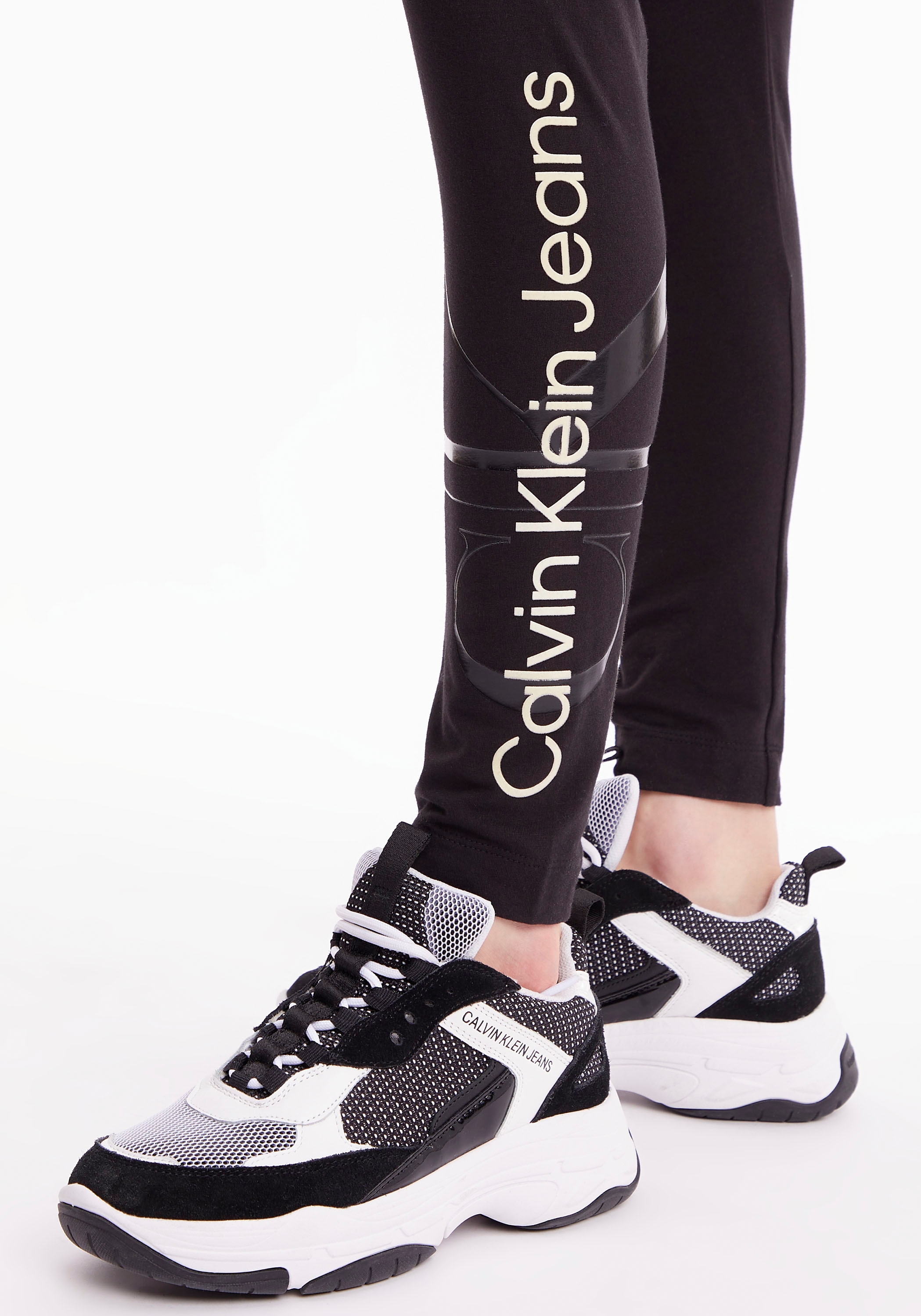 ♕ Calvin und Jeans markantem mit auf CK-Print Leggings MONOGRAM versandkostenfrei LEGGINGS«, »GLOSSY Schriftzug Klein